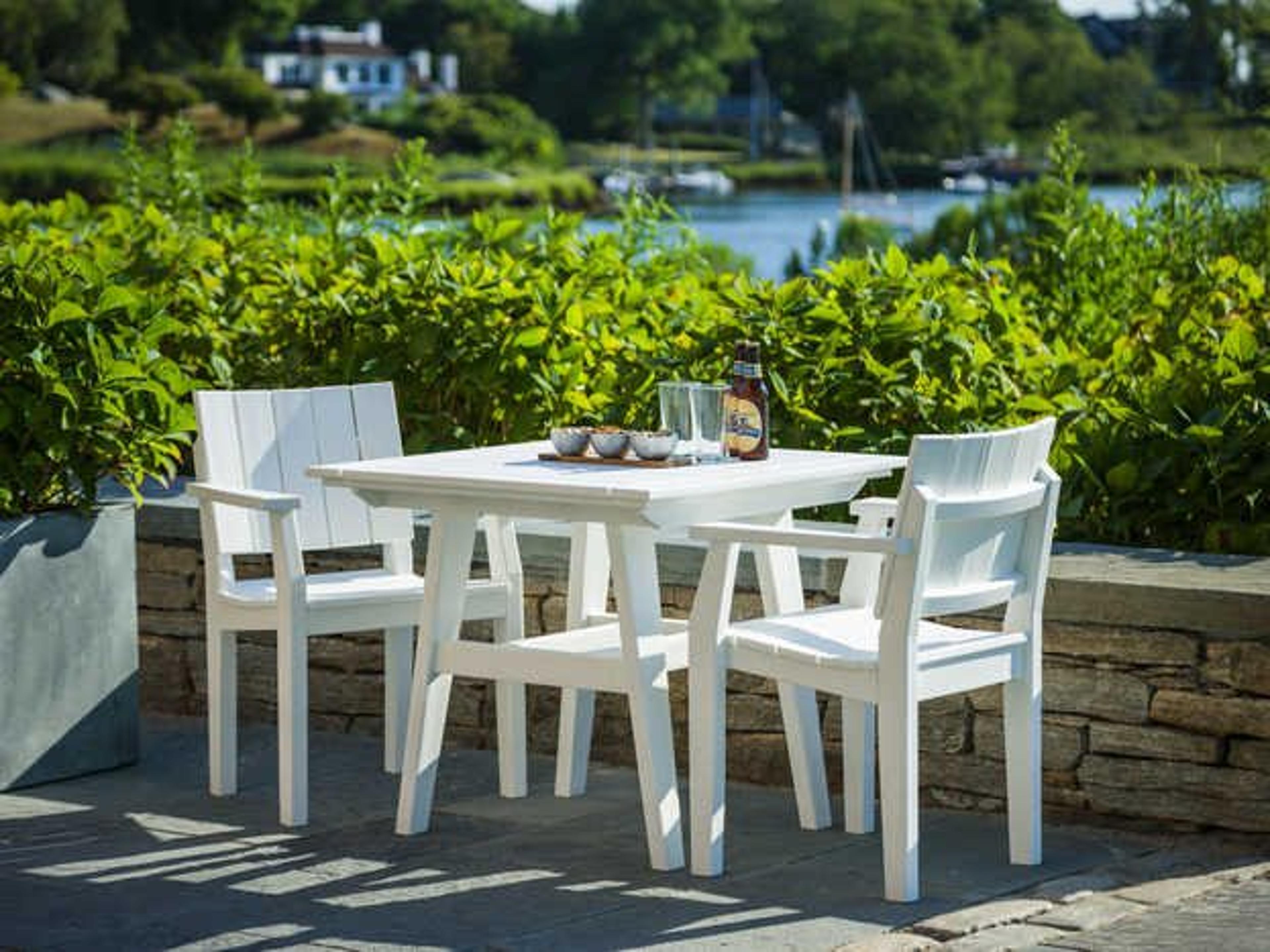 Seaside Casual Mad Recycled Plastic Outdoor Dining Set