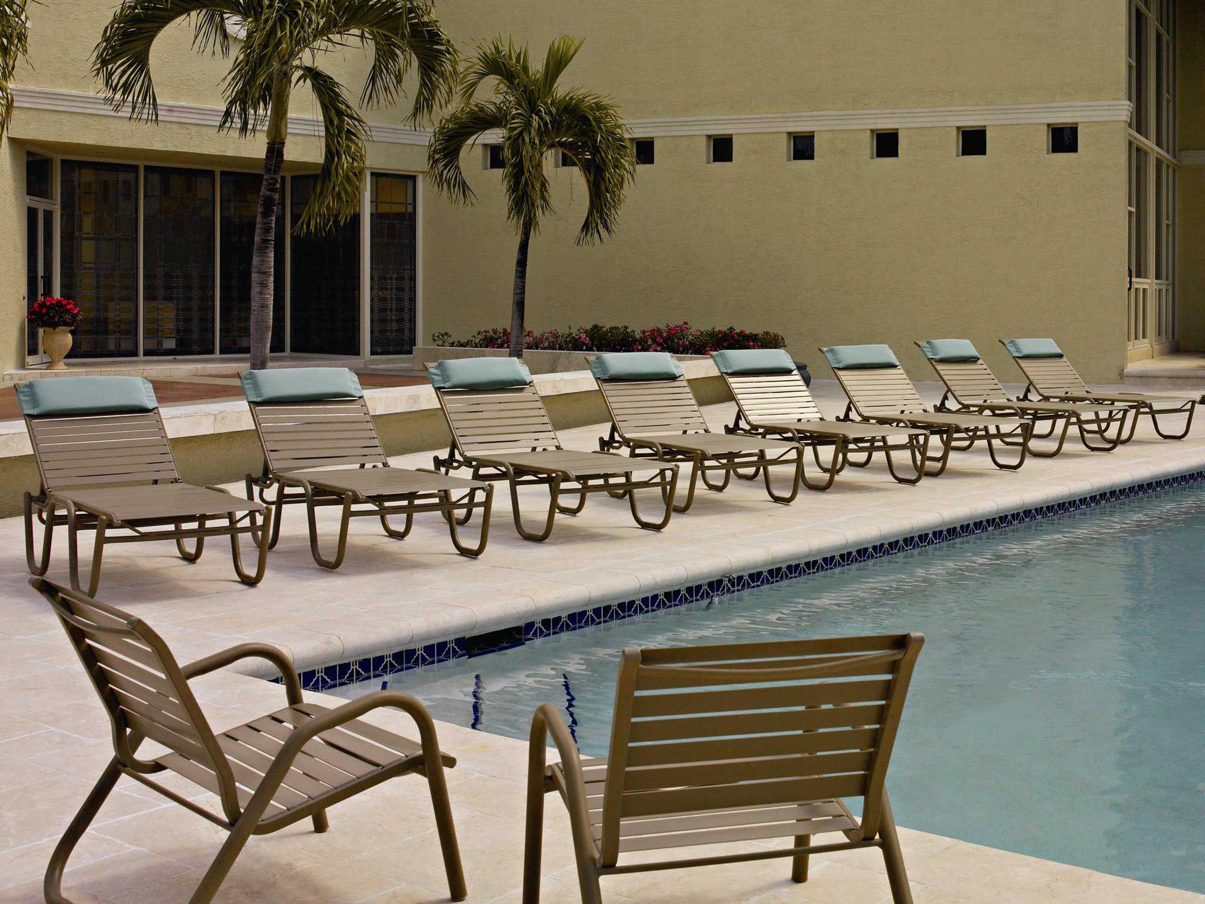 Telescope Casual Reliance Contract Strap Aluminum Chaise Patio Lounge Set