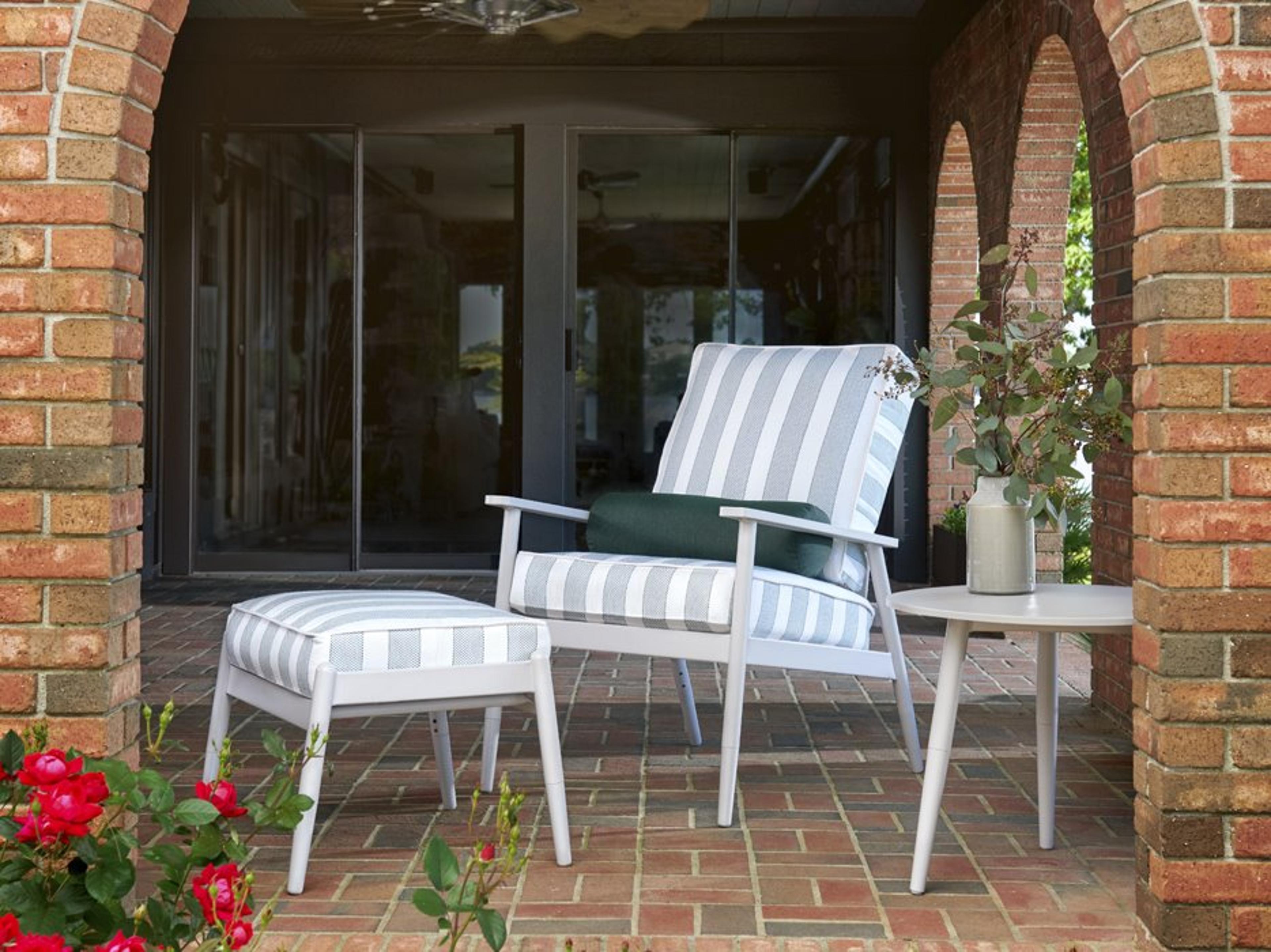 Telescope Casual Welles Cushion Aluminum Lounge Set