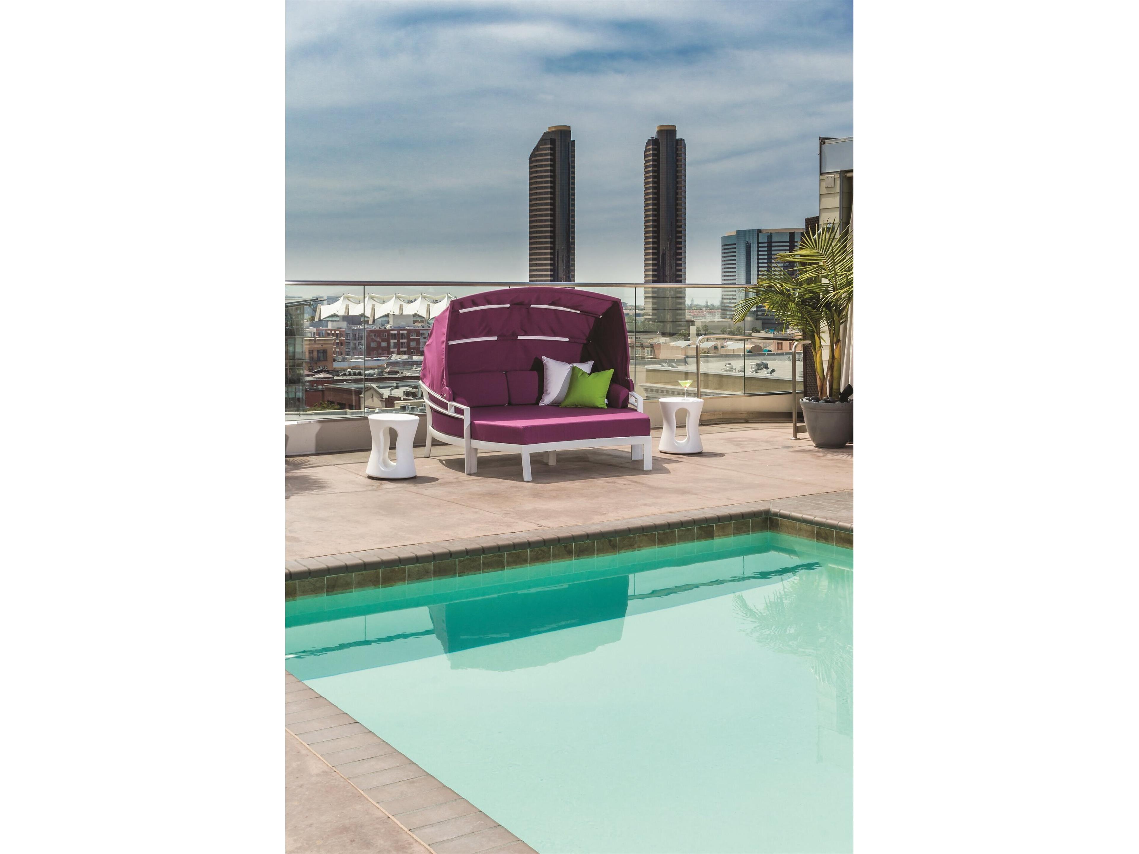 Tropitone Kor Cushion Aluminum Lounge Set