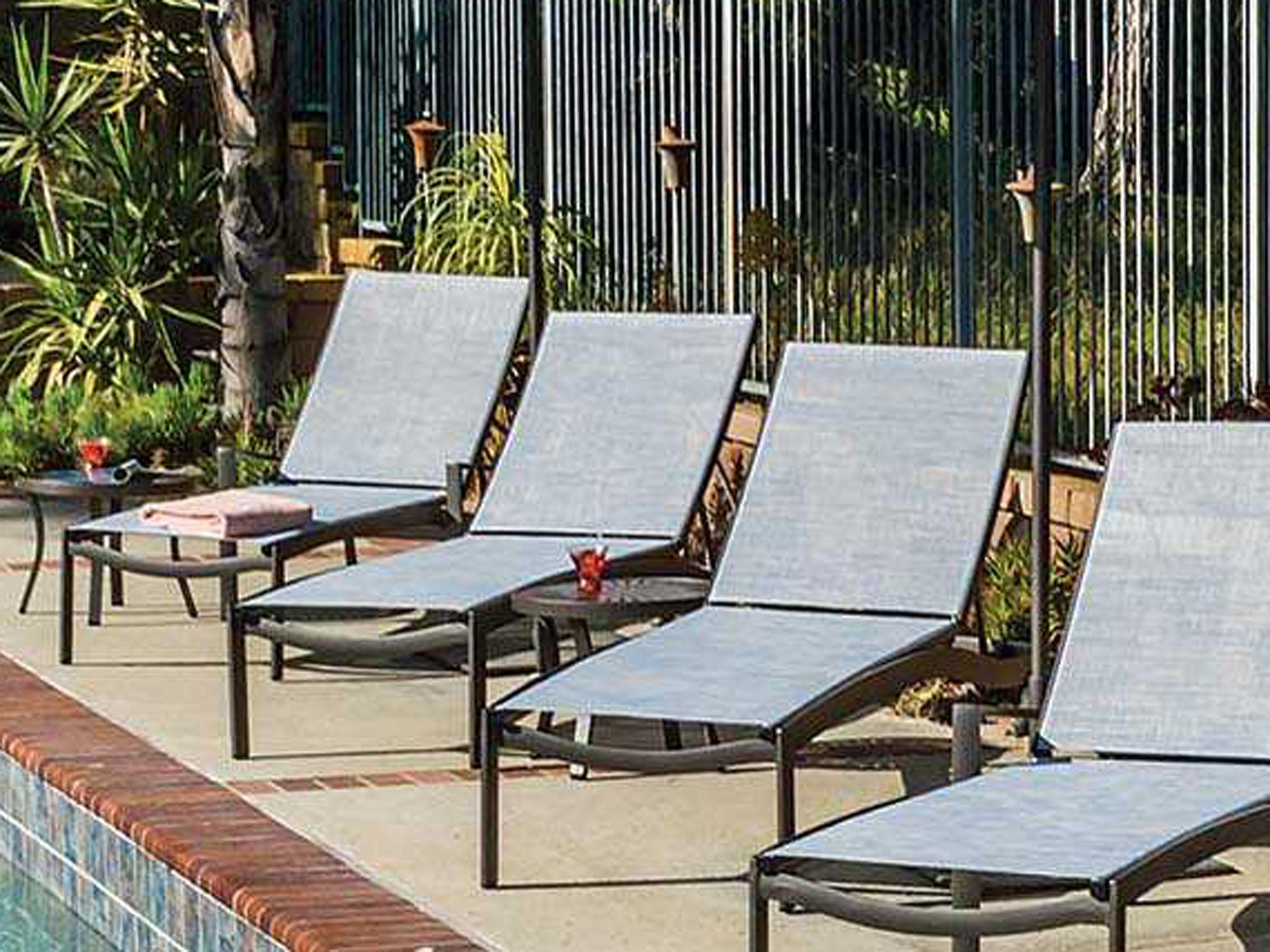 Tropitone Kor Relaxed Sling Aluminum Outdoor Lounge Set
