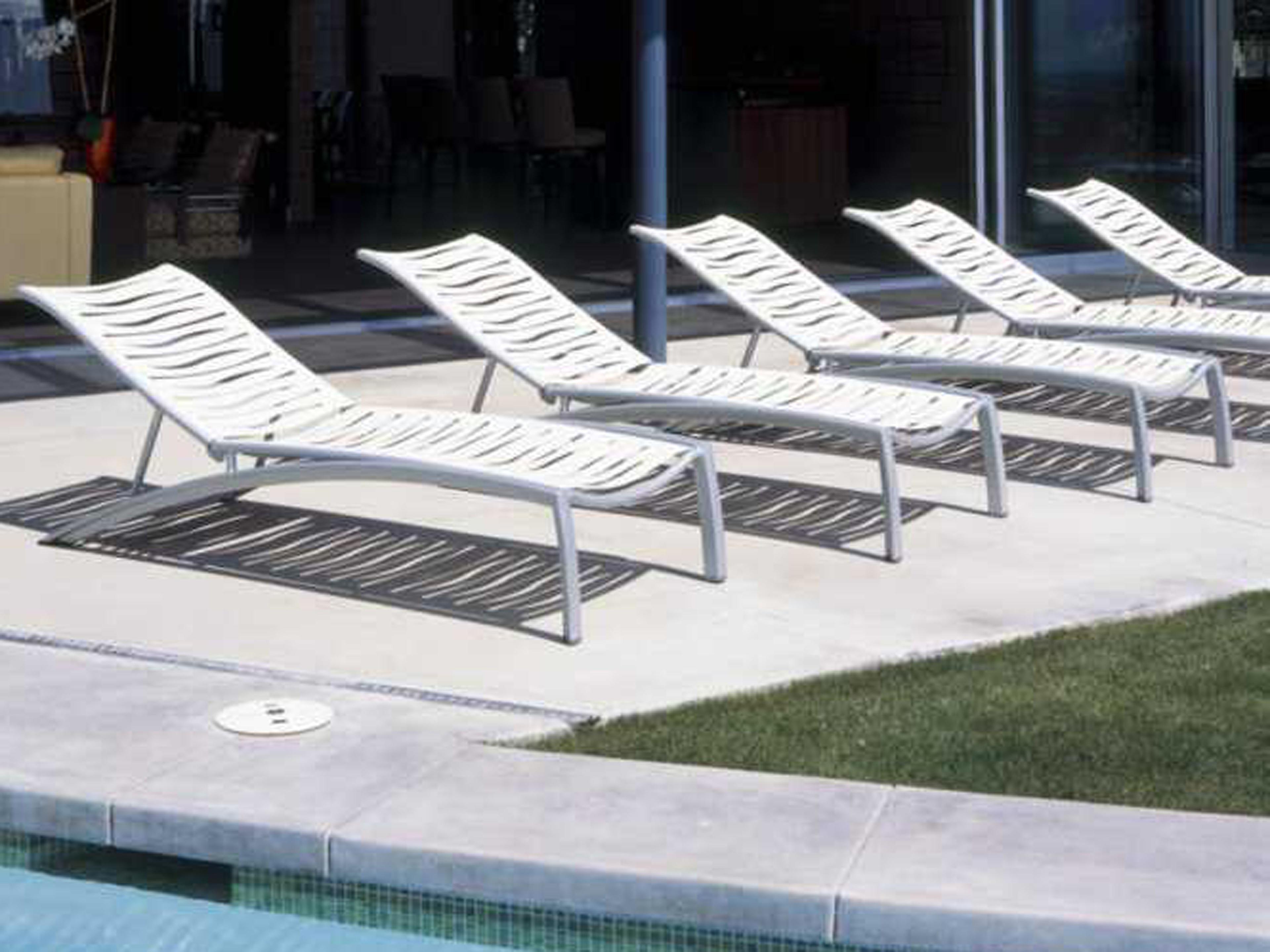 Tropitone South Beach Wave Aluminum Outdoor Lounge Set