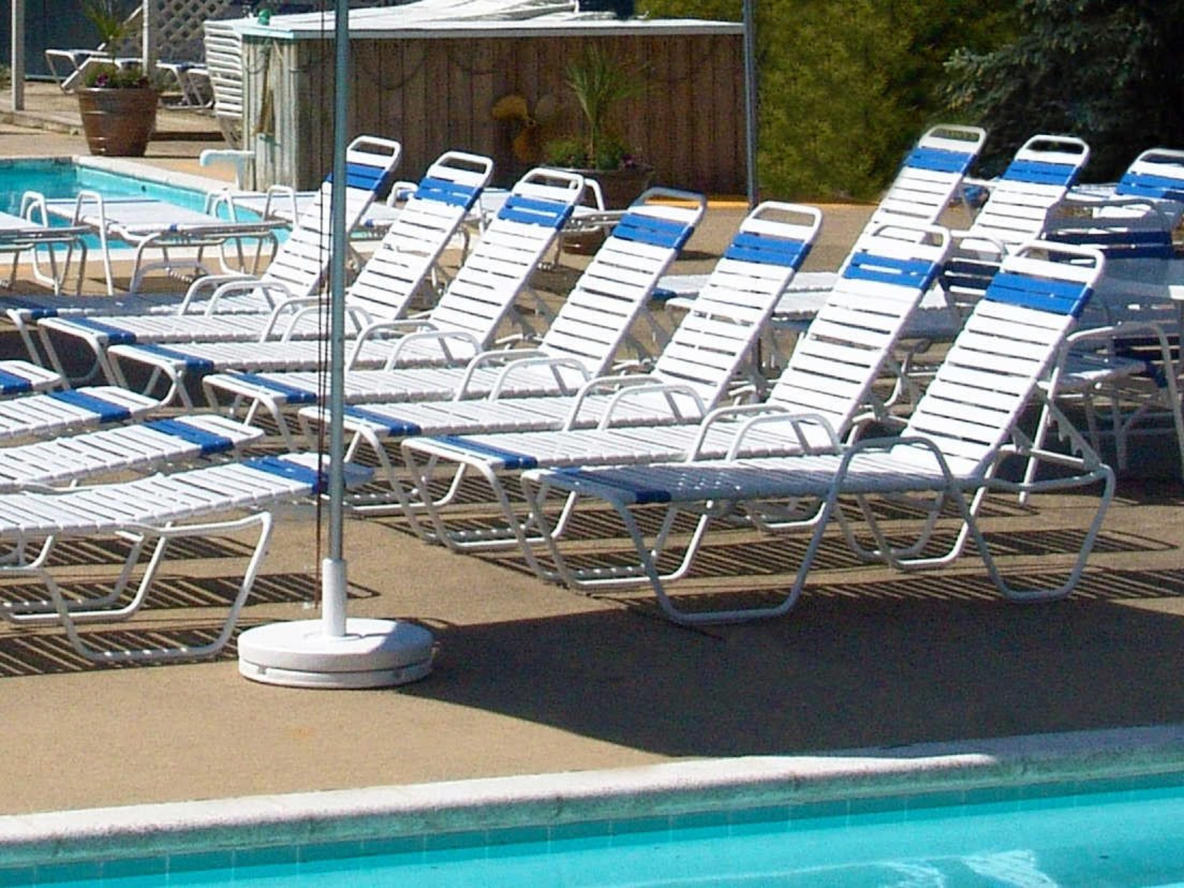 Windward Design Group Country Club Strap Aluminum Outdoor Patio Lounge Set