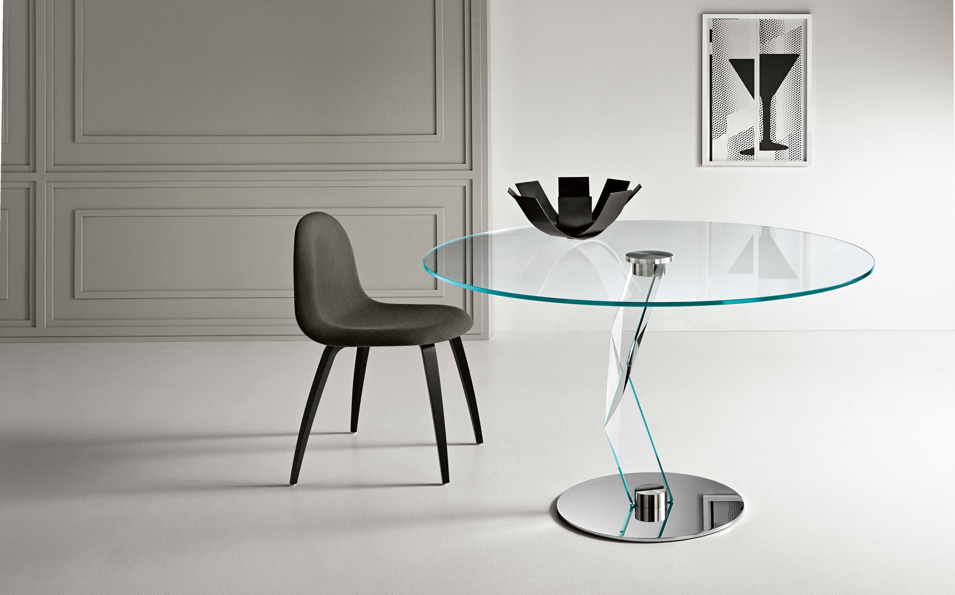 Bakkarat Round Glass Dining Table