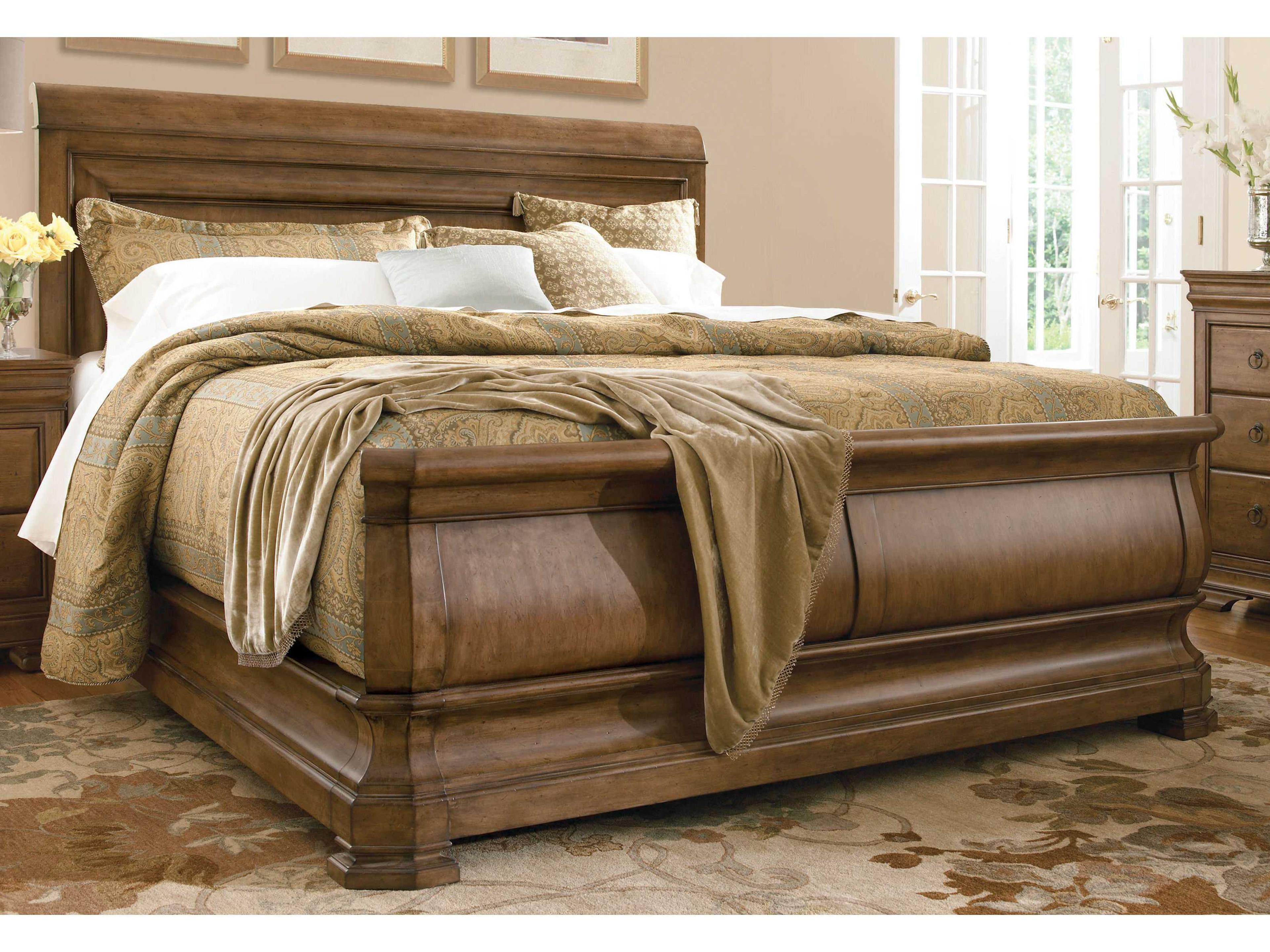 Universal Furniture New Lou Louie Cognac Brown Wood King Sleigh Bed