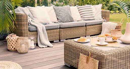 Wood vs Aluminum vs Wicker - Pros and Cons of different types of patio furniture