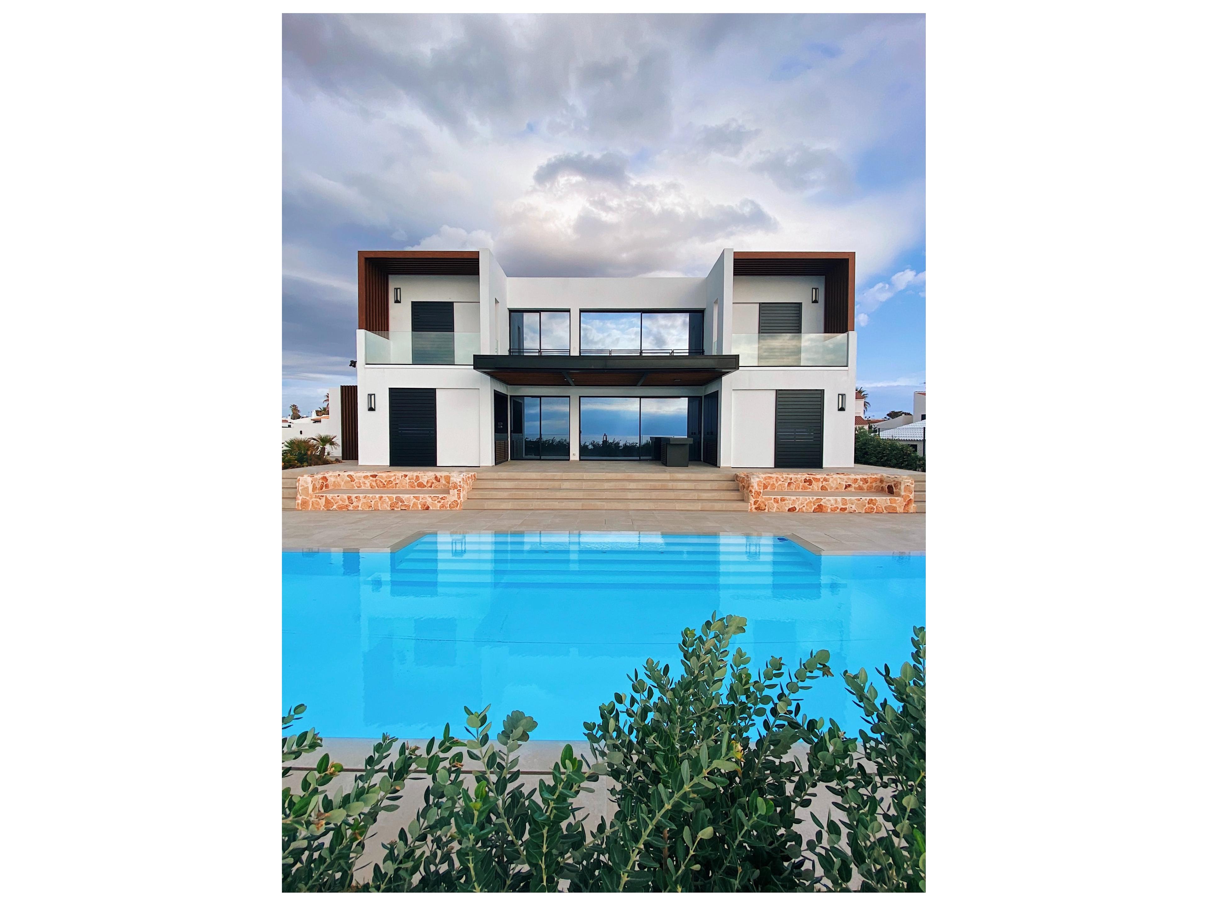 Abra Newport 1-Light Outdoor Wall Light