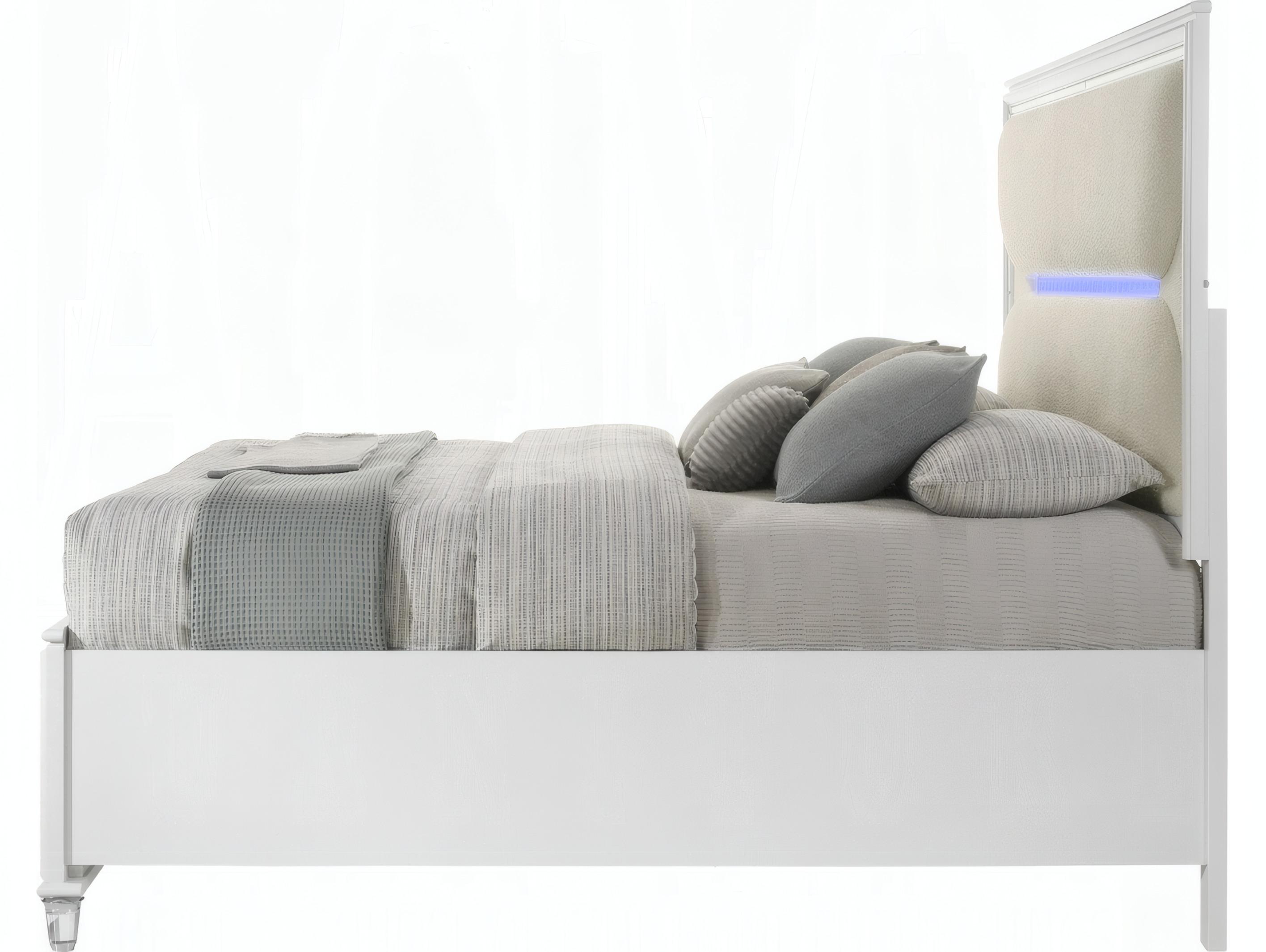 Acme Furniture Tarian White Boucle Pearl Rubberwood Upholstered Queen Platform Bed