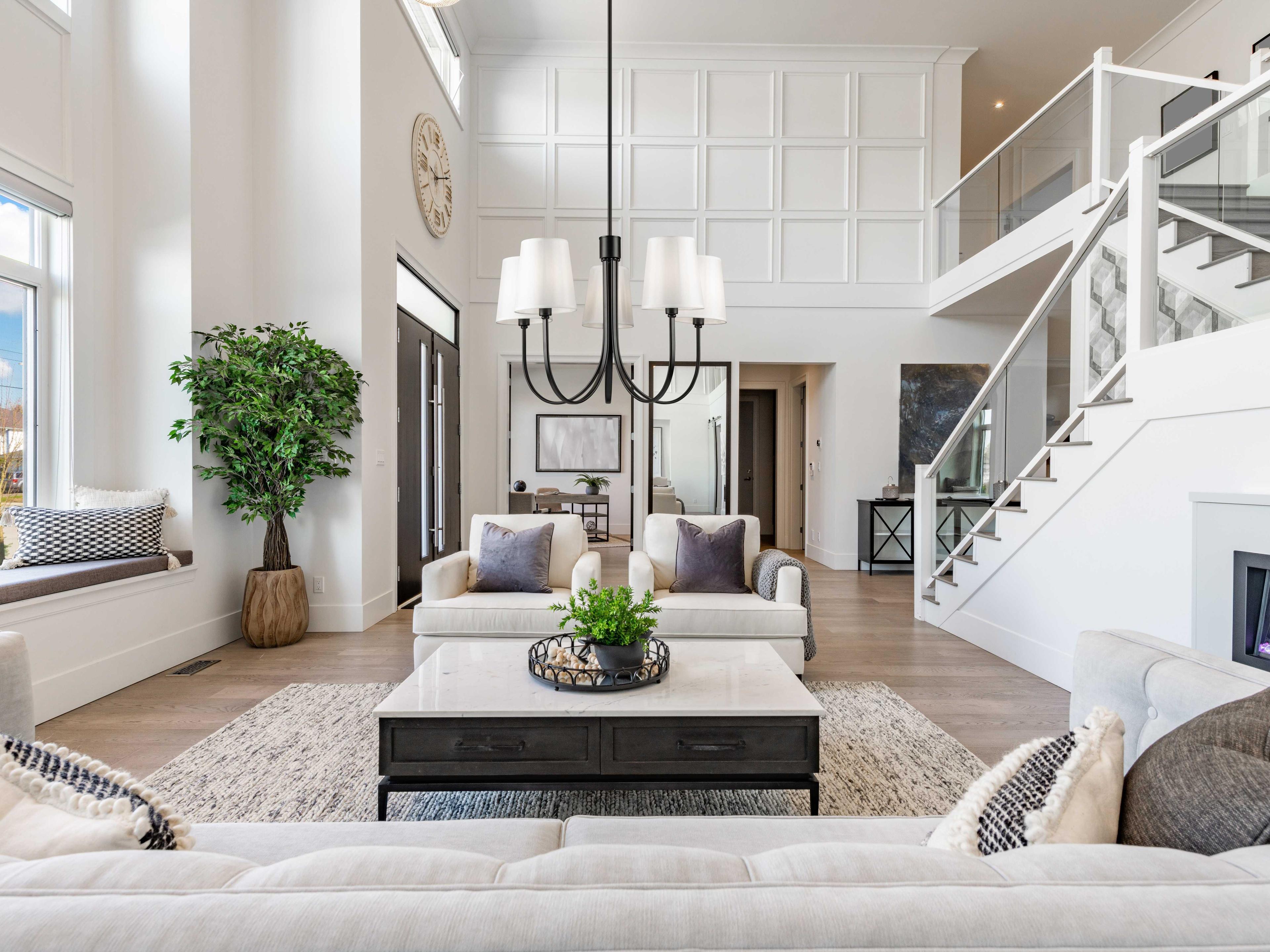 Artcraft Rhythm 5-Light Black Empire Chandelier