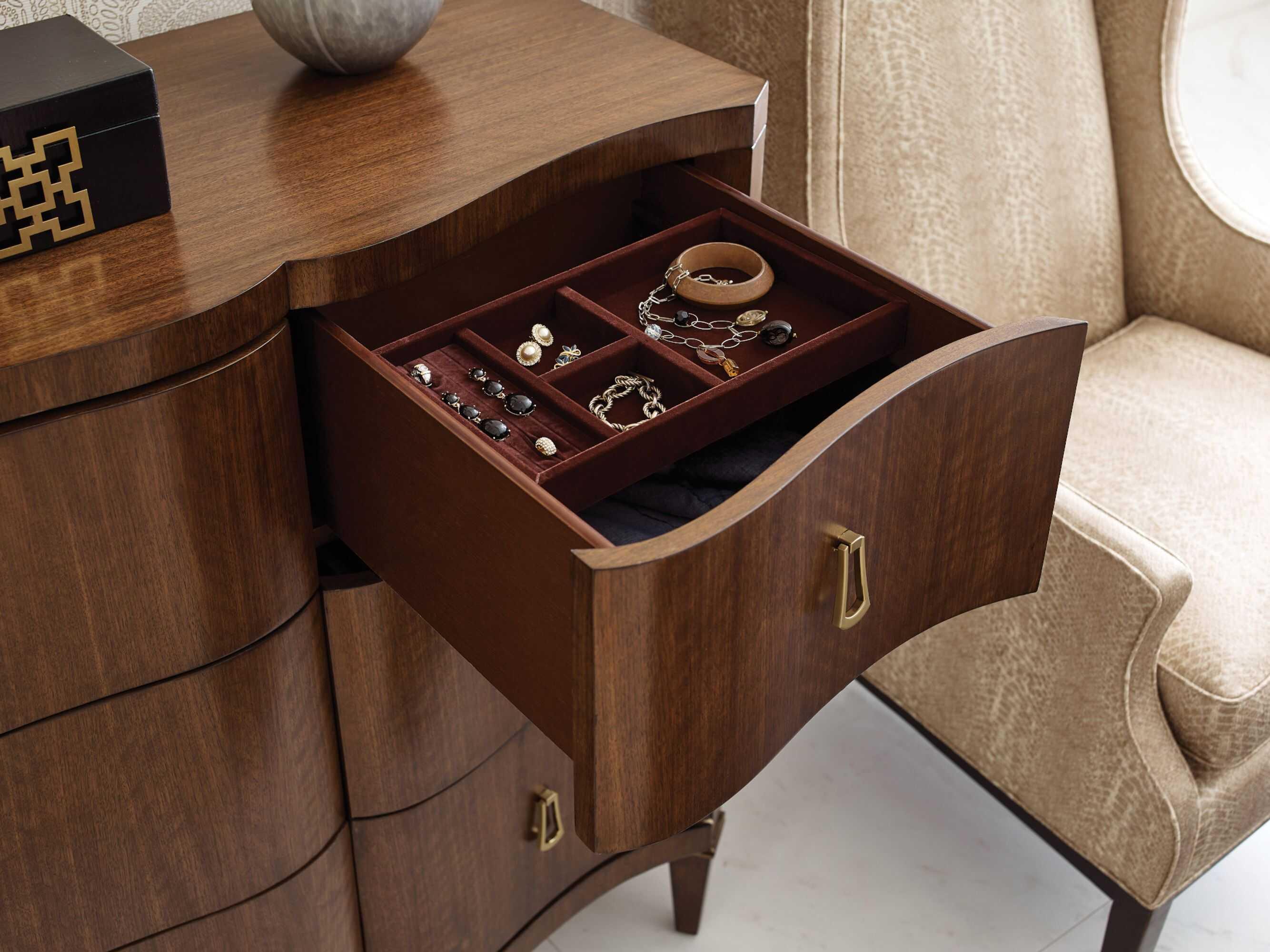 American Drew Vantage Richmond 6-Drawers Brown Hardwood Dresser