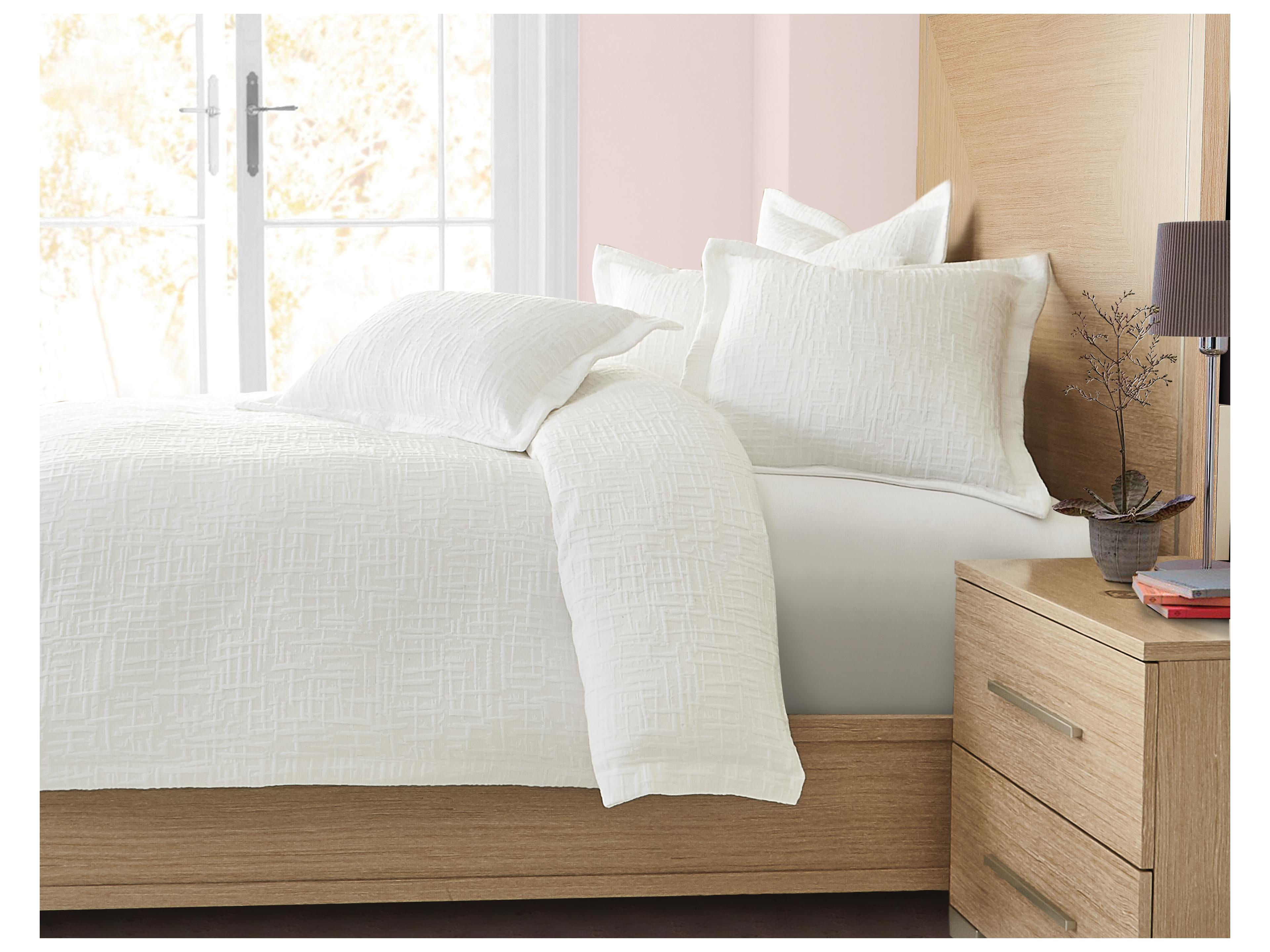 Michael Amini Bedding Hillton 6-Piece King Duvet Set - White