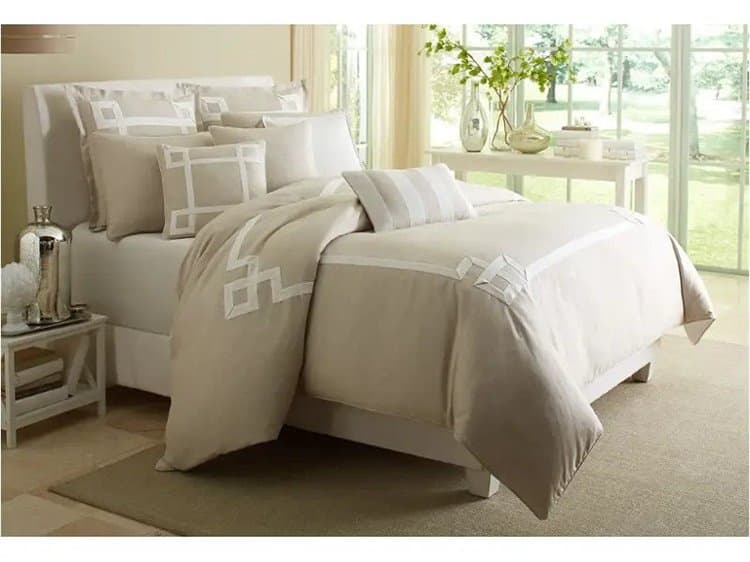 Michael Amini Bedding Avenue A King 10-Piece Comforter Set - Natural