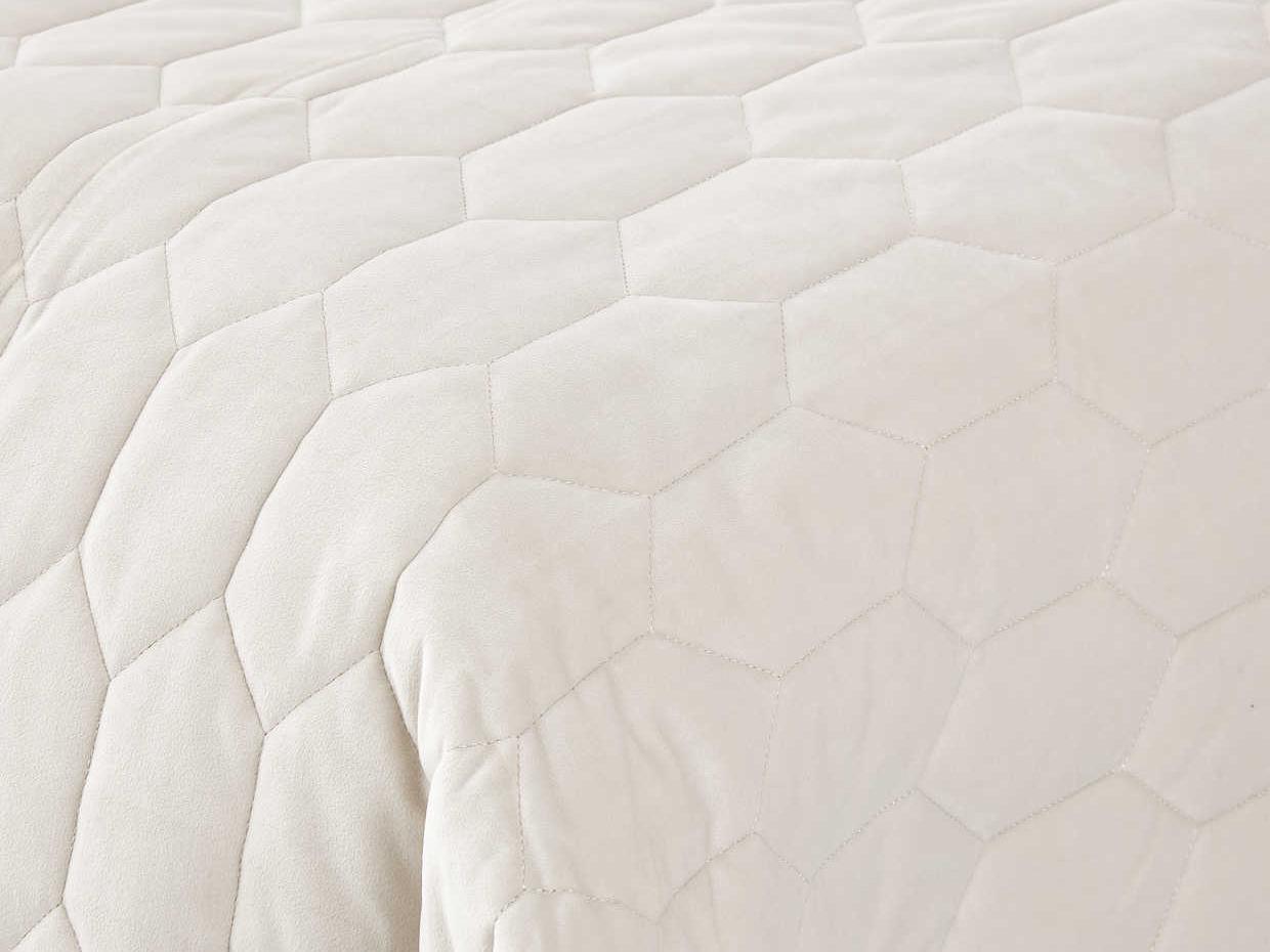 Michael Amini Bedding Niagara Sand Quilt Set