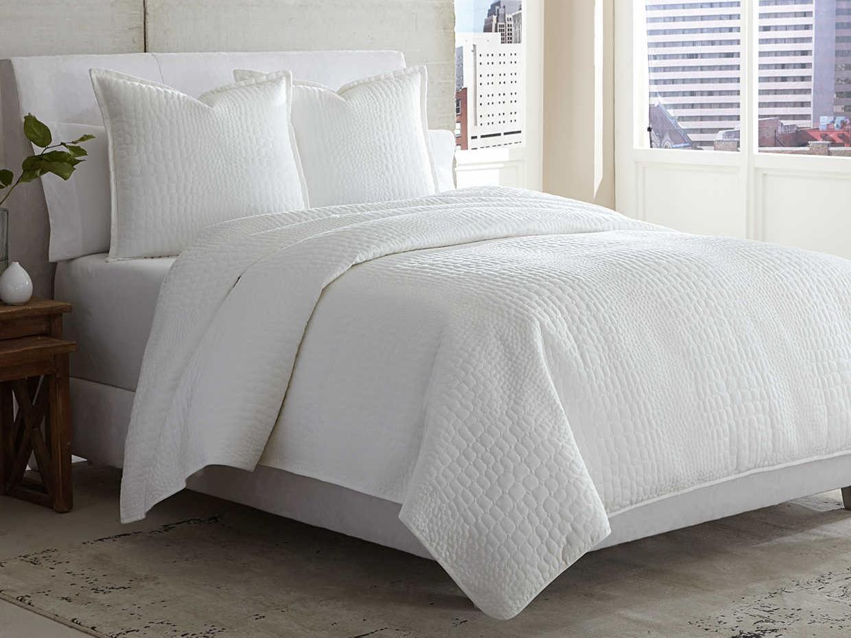 Michael Amini Bedding Ashworth 3-Piece White Queen Coverlet / Duvet Set