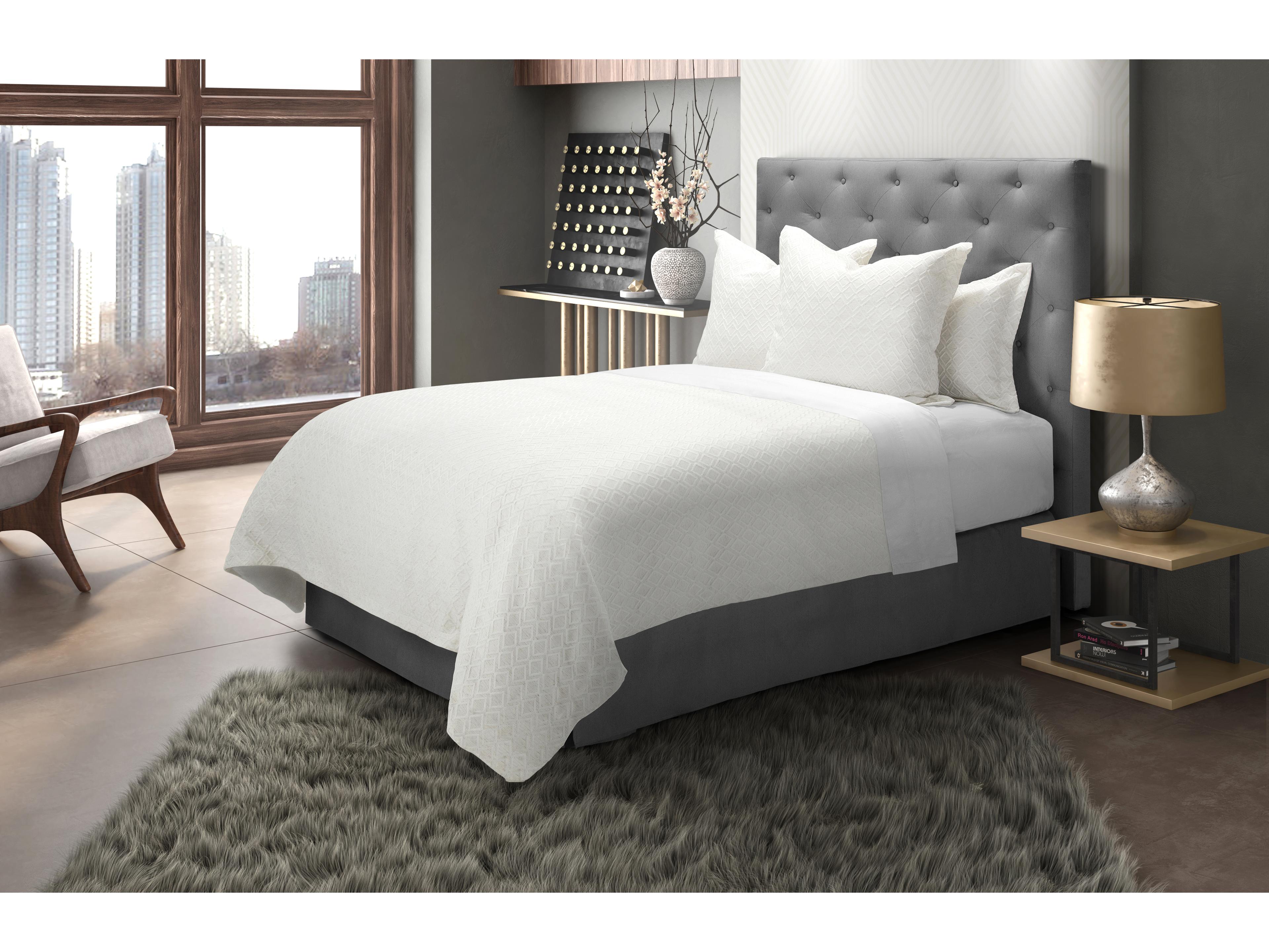 Michael Amini Bedding Lafayette 12-Piece Queen Comforter Set - Red