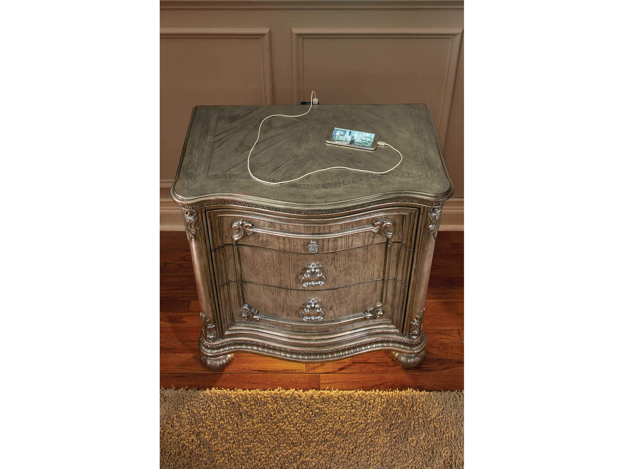 Avalon Furniture 3-Drawers Brown Rubberwood Nightstand