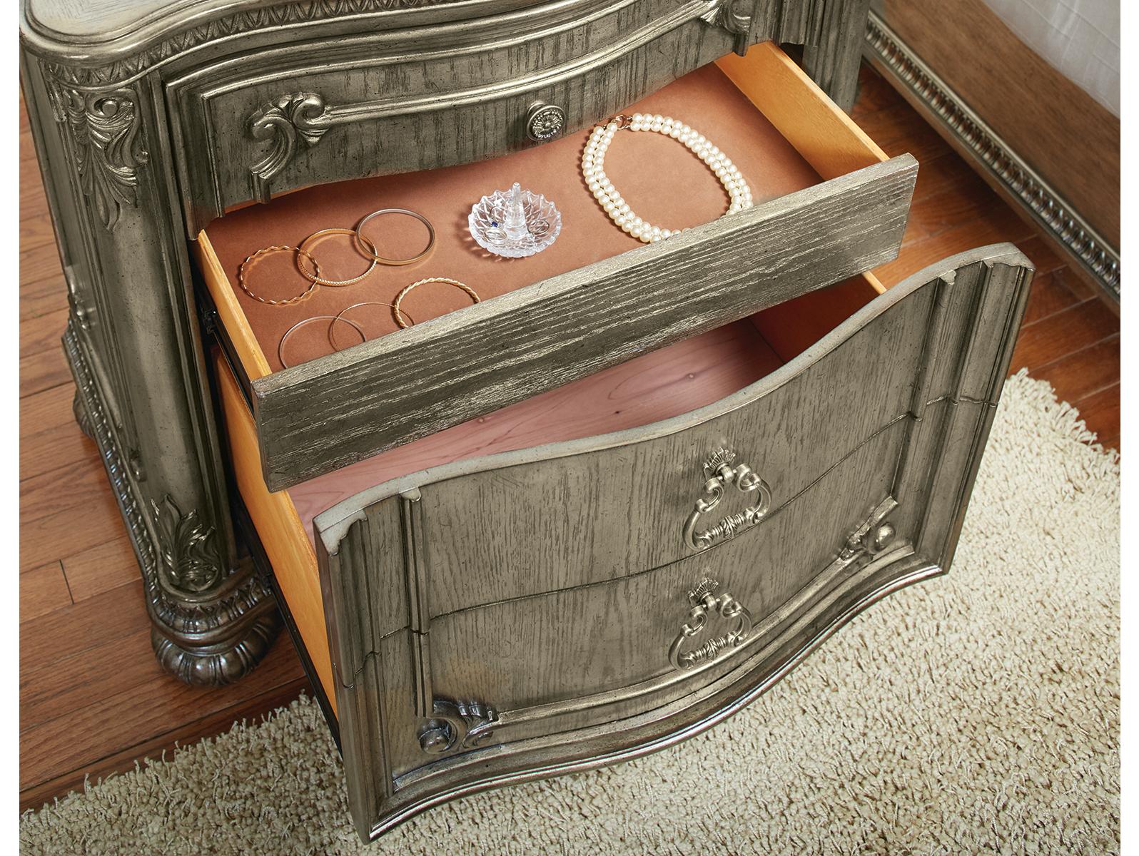 Avalon Furniture 3-Drawers Brown Rubberwood Nightstand