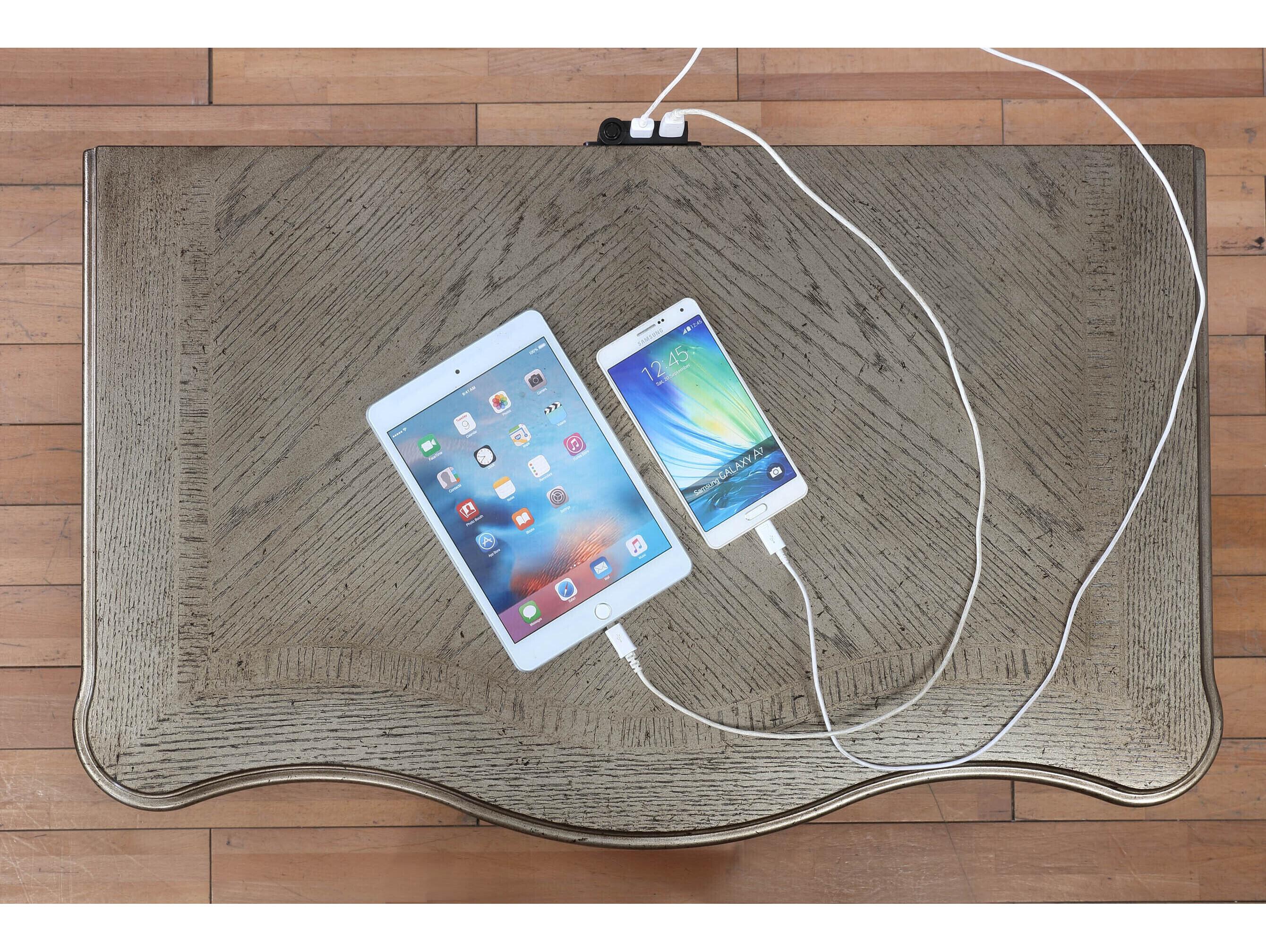 Avalon Furniture 3-Drawers Brown Rubberwood Nightstand