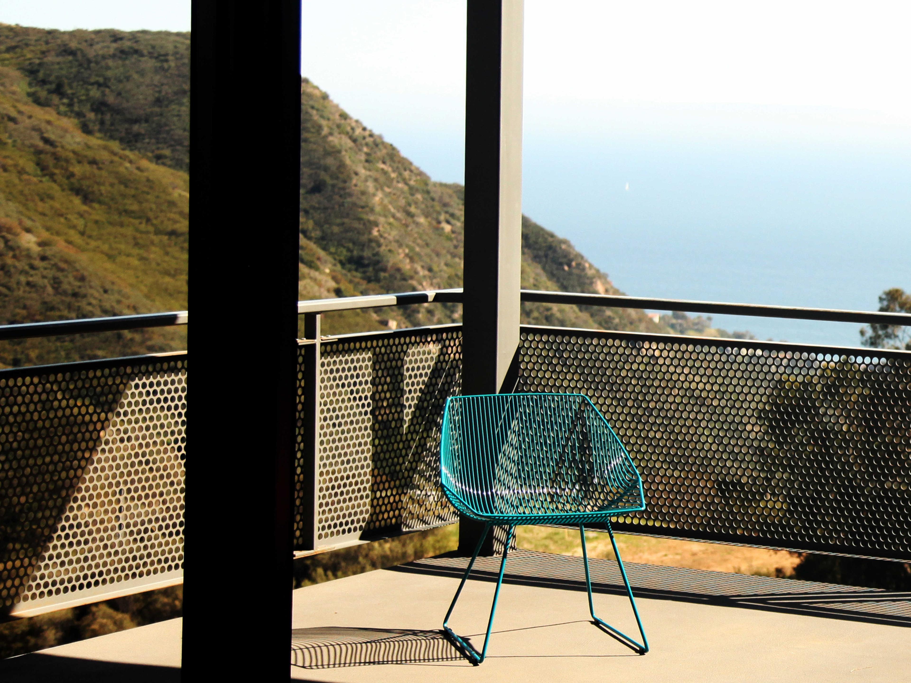 Bend Goods Outdoor Bunny Galvanized Iron Peacock Lounge Chair