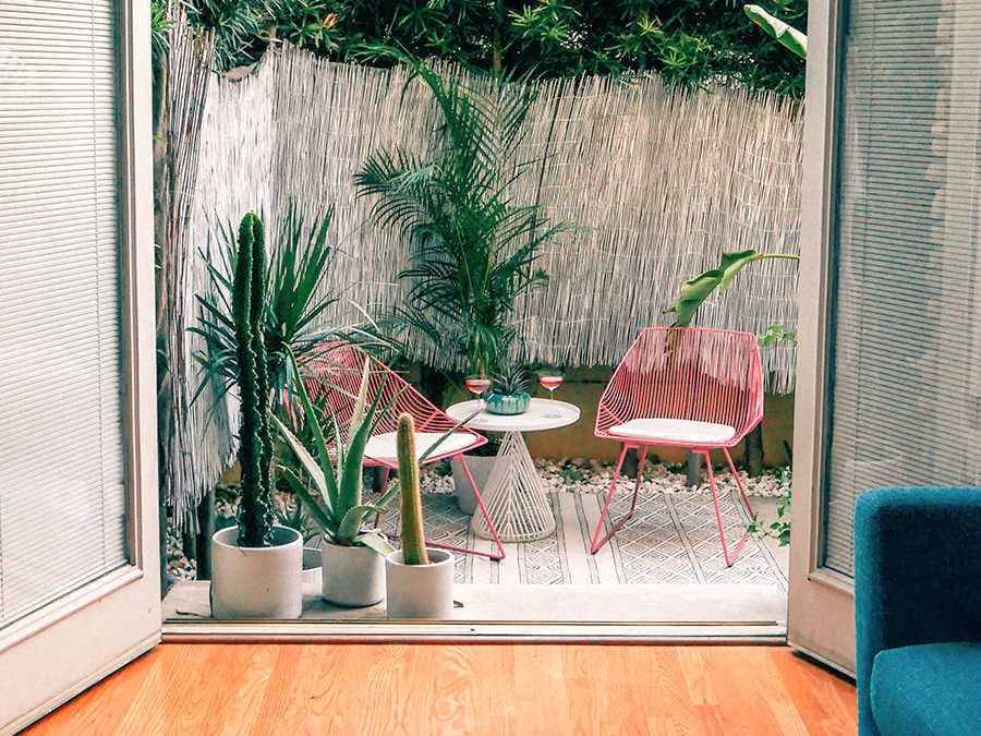 Bend Goods Outdoor Cono Galvanized Iron White Round End Table with Tray Top