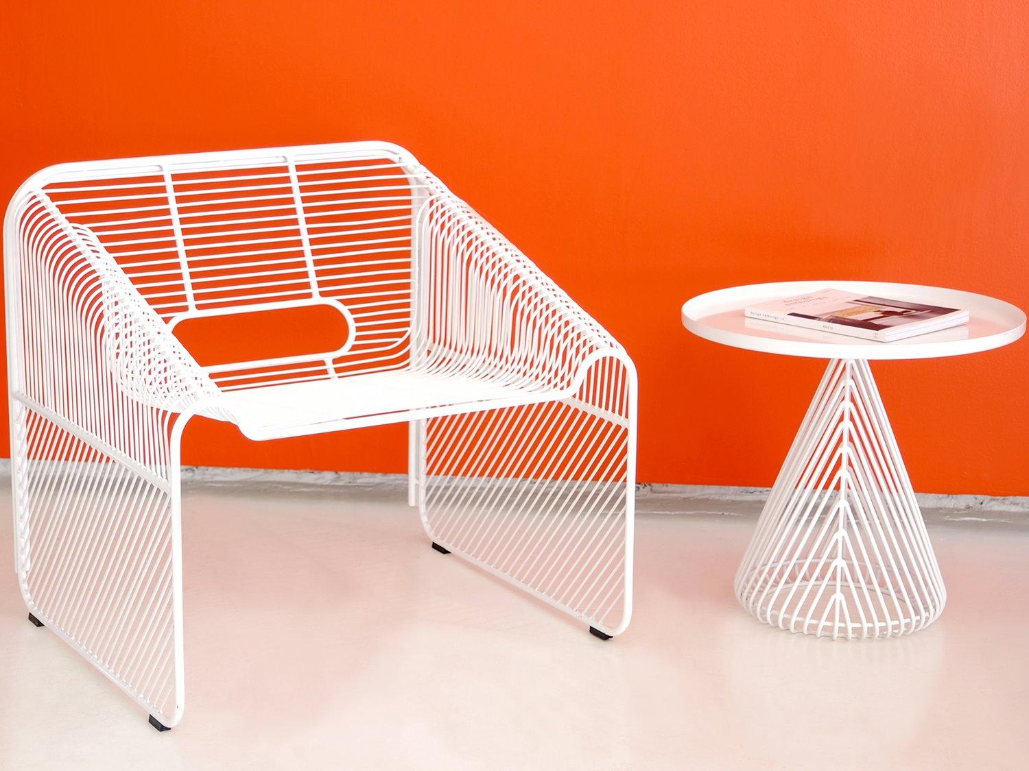 Bend Goods Outdoor Hot Seat Galvanized Iron White Lounge Set