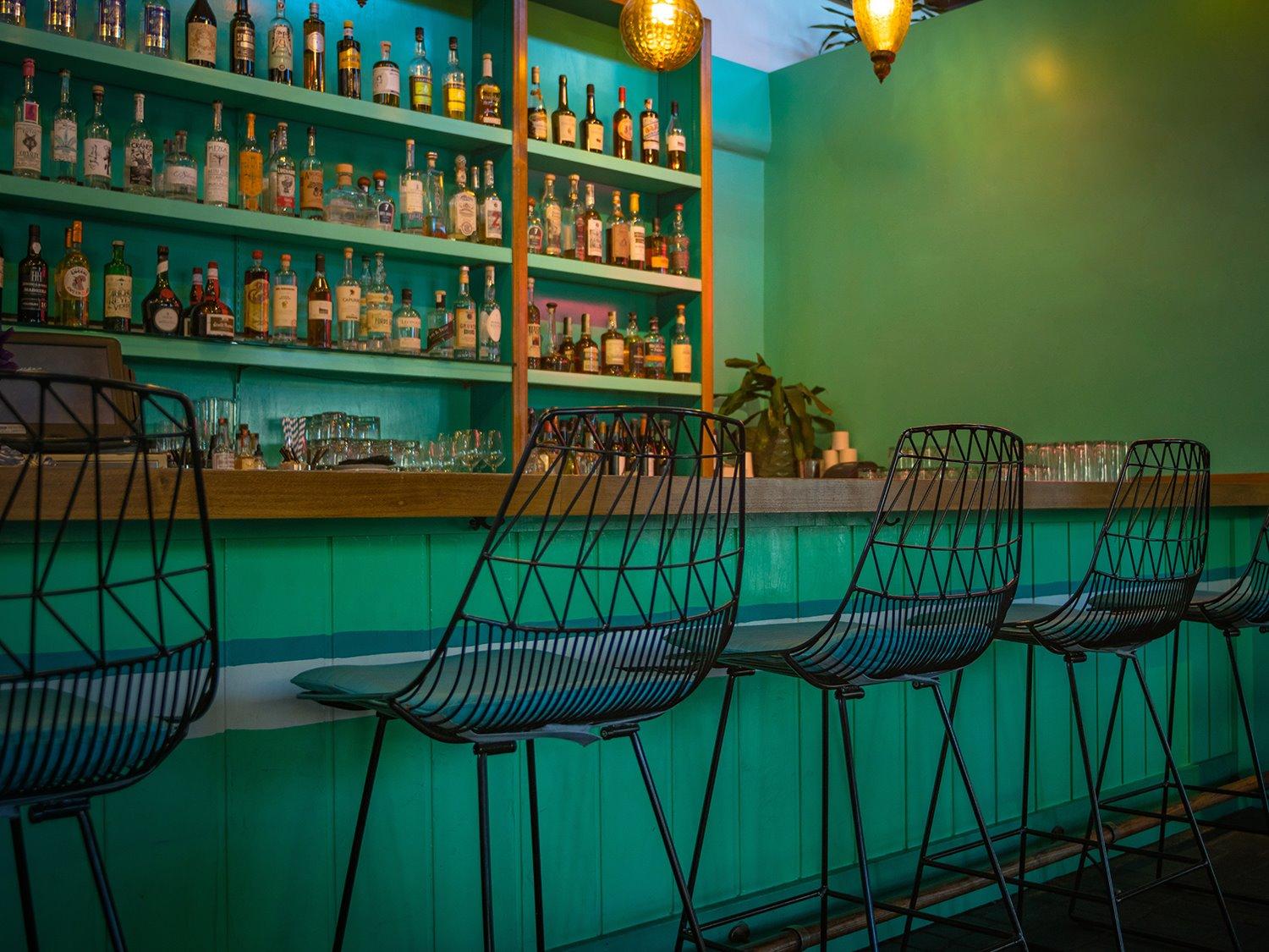 Bend Goods Outdoor Lucy Galvanized Iron Black Bar Set