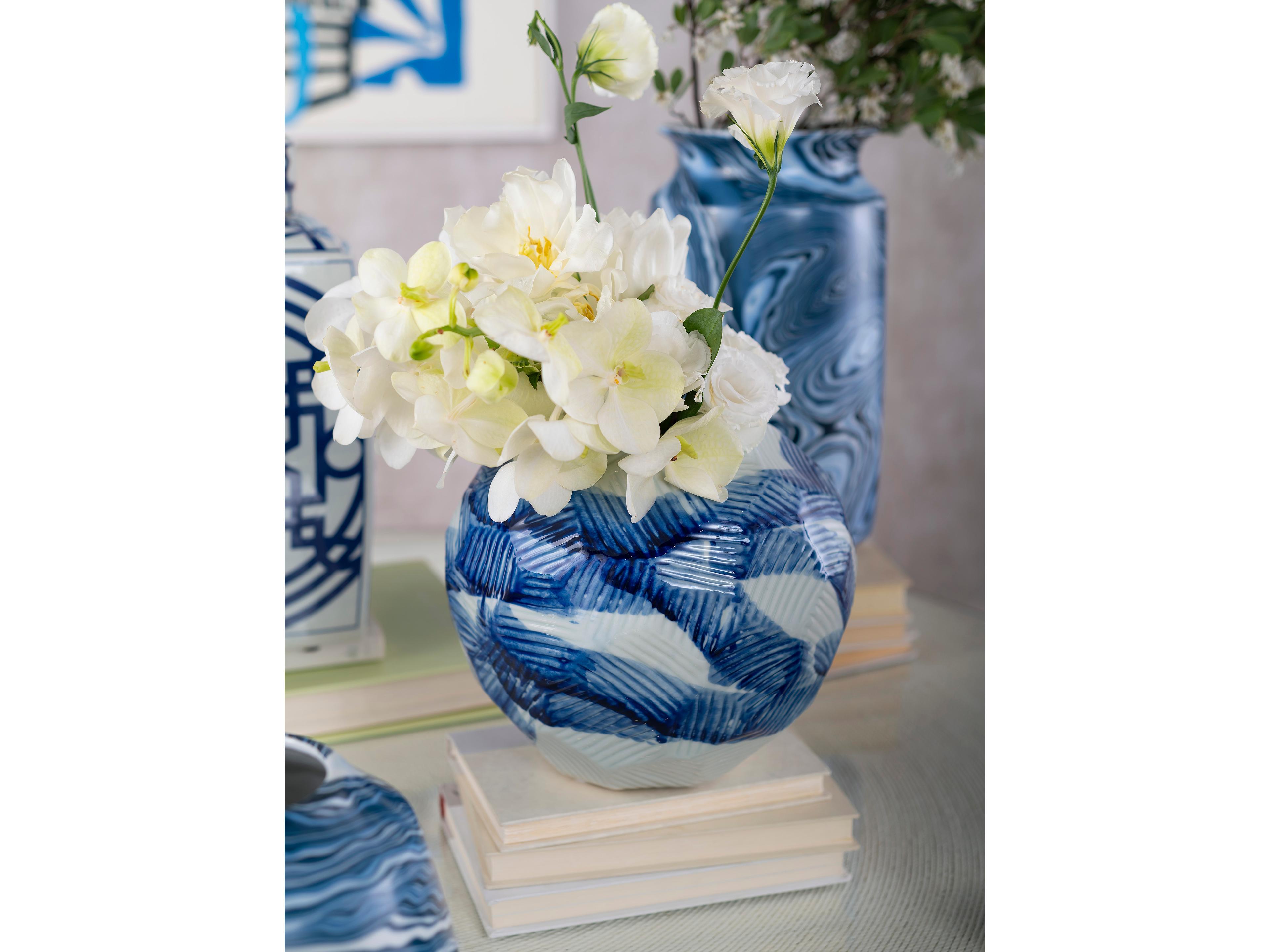 Villa & House Blue / White Hatch Vase