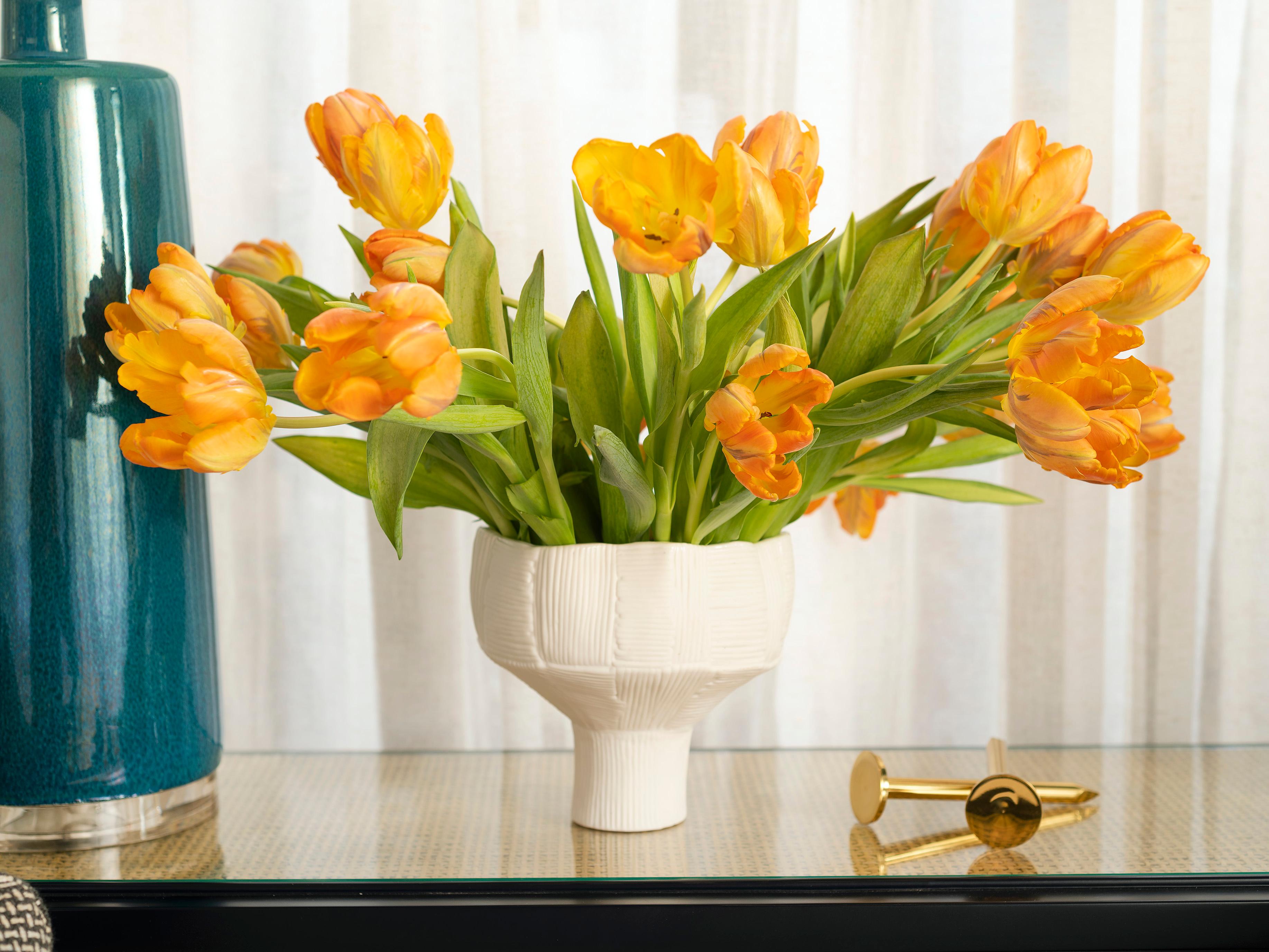 Villa & House Krissa Blanc de Chine 8" Vase