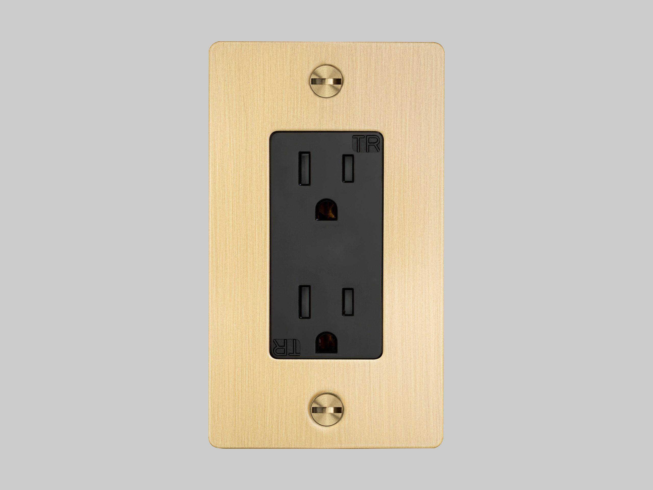 Buster + Punch 1G Brass Outlet without B+P Logo