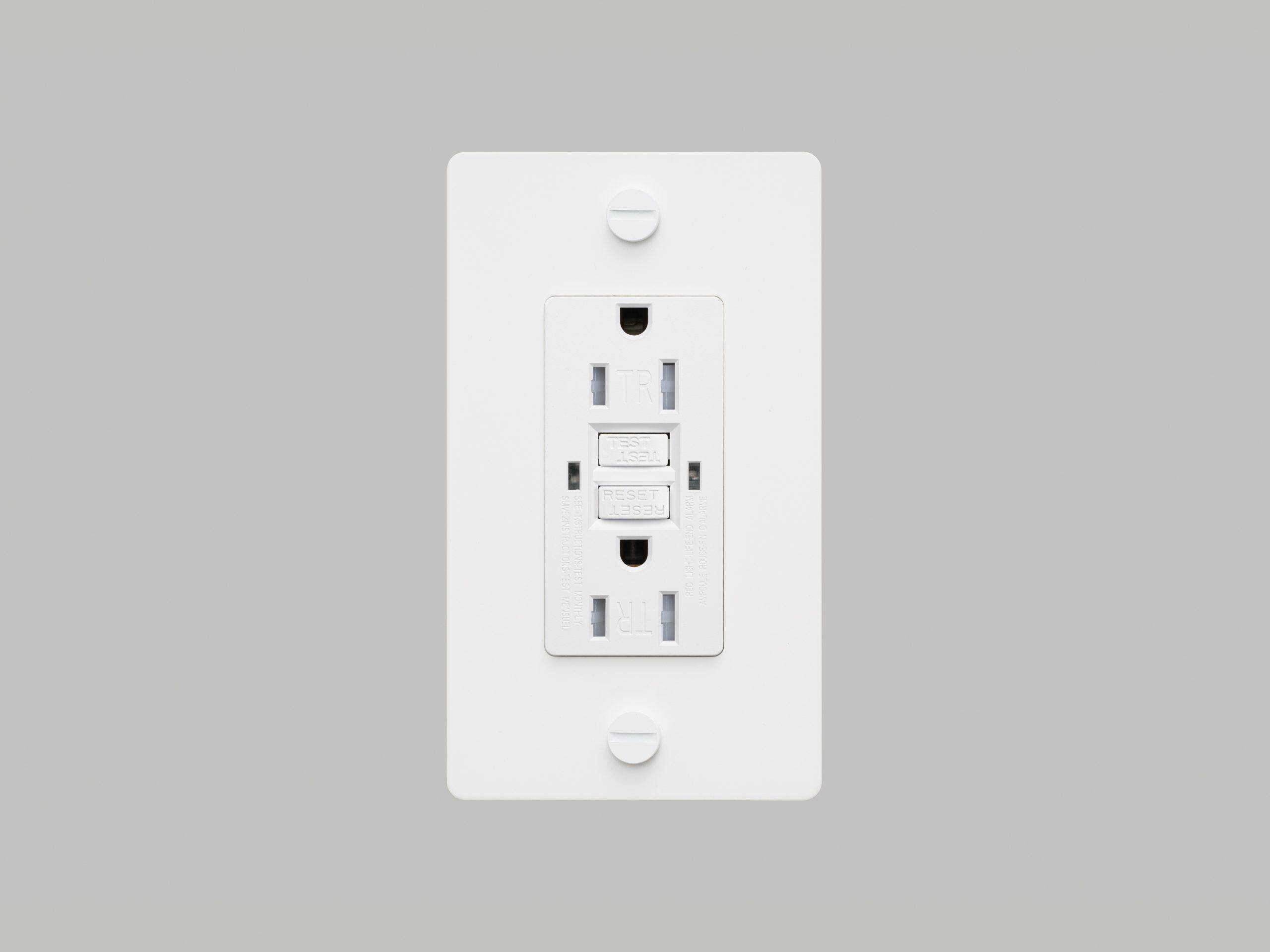 Buster + Punch 1G White Outlet without B+P Logo