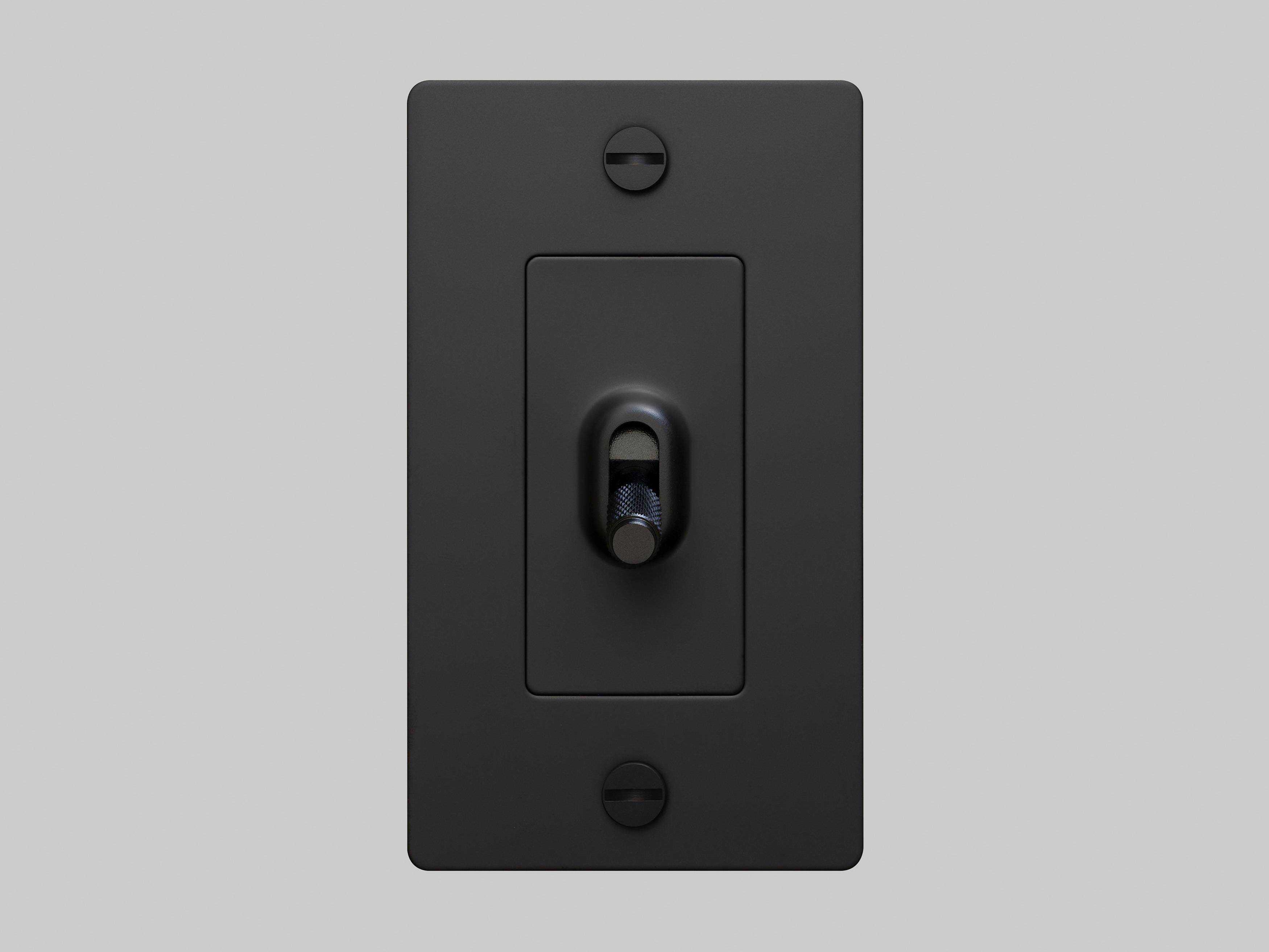 Buster + Punch 1G Black Cross Toggle