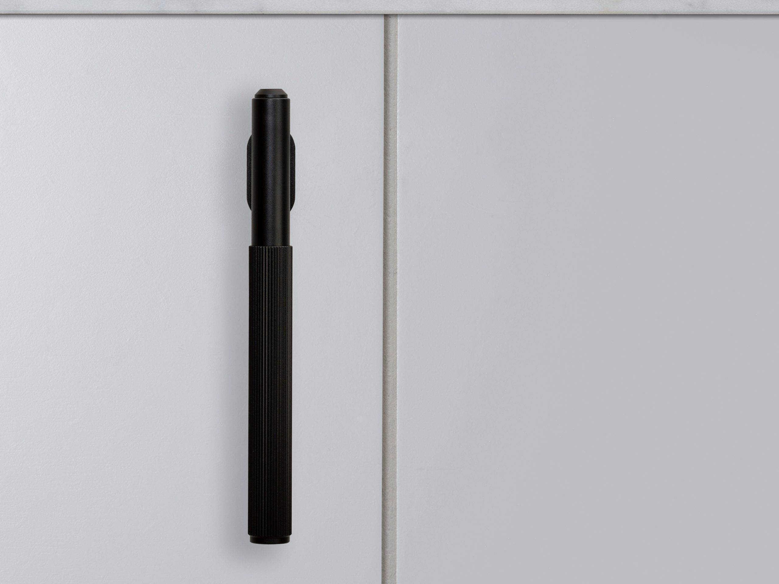 Buster + Punch Linear L-Bar