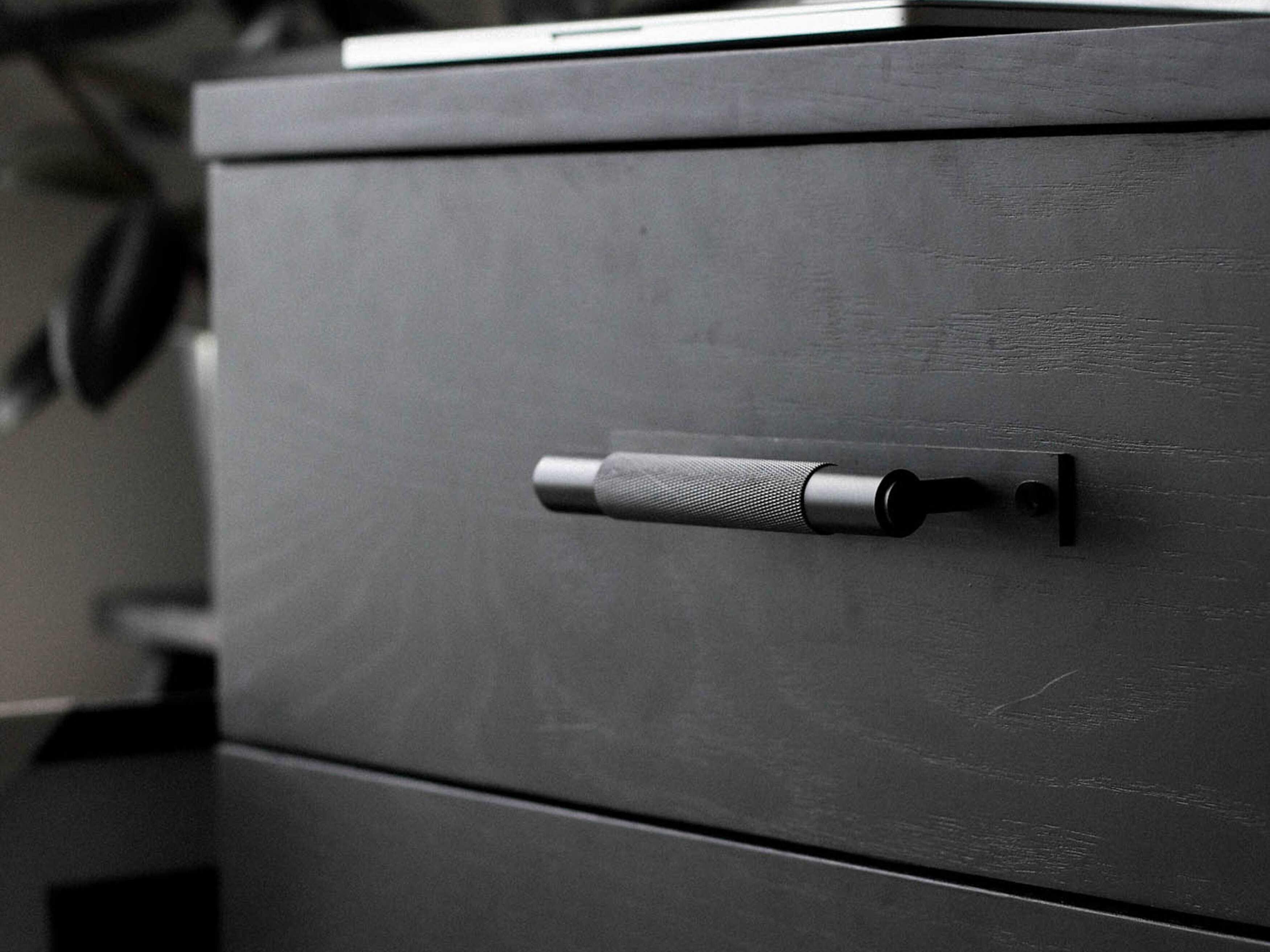 Buster + Punch Black Plate Cross Pull Bar