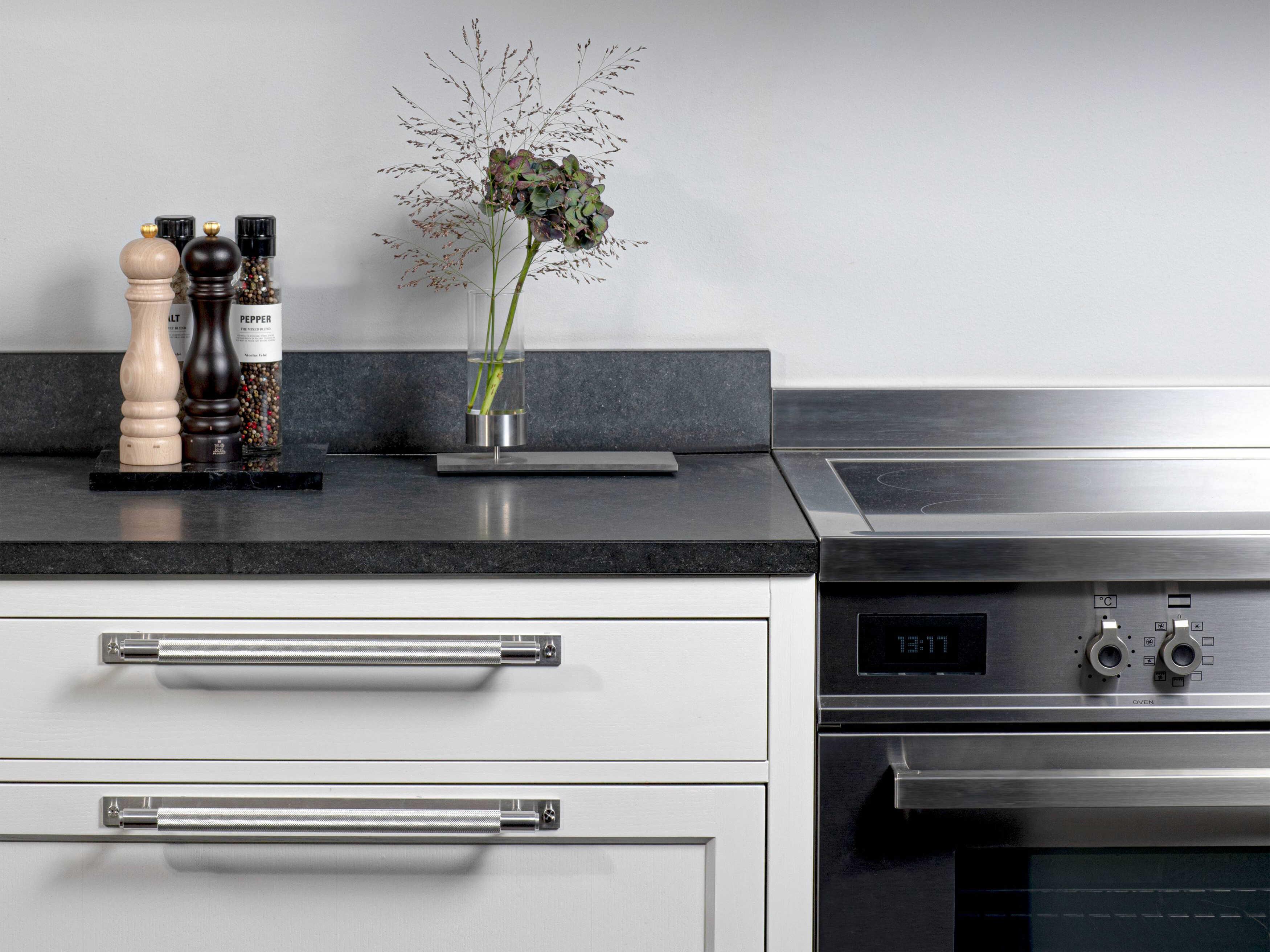 Buster + Punch Steel Cross Plate Pull Bar