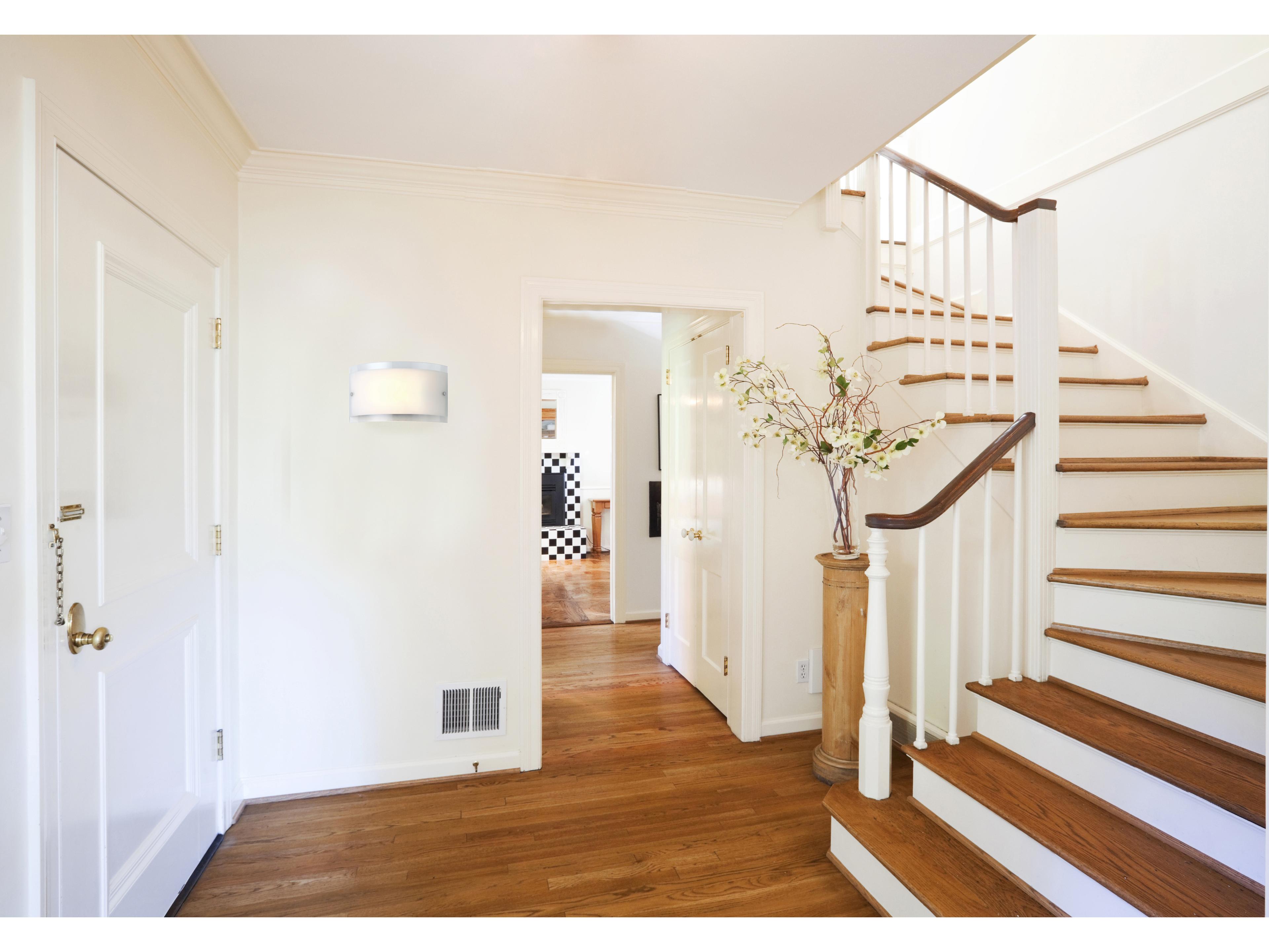 Canarm Logan 1 -light Chrome Wall Sconce