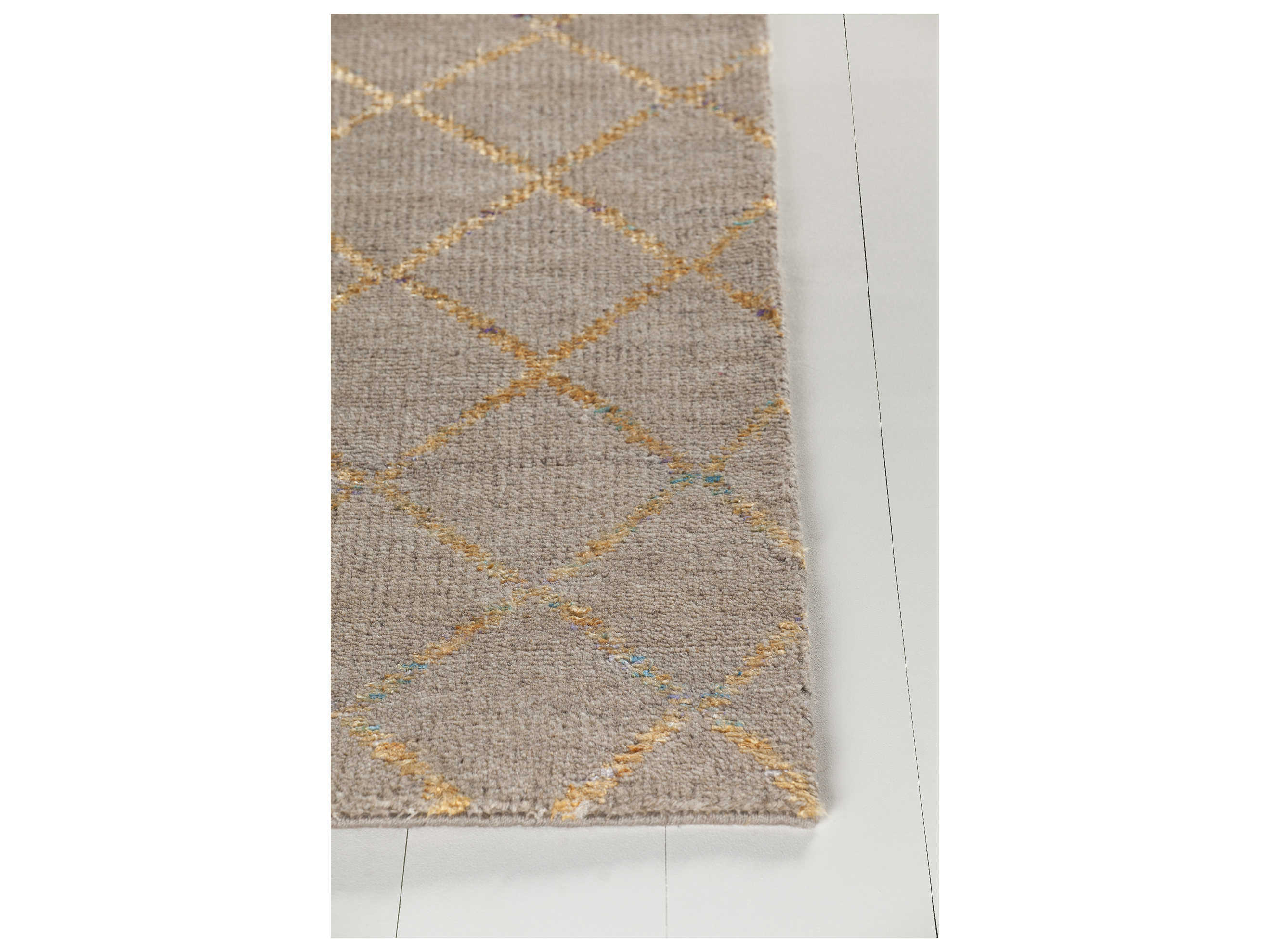 Chandra Aarushi Geometric Area Rug