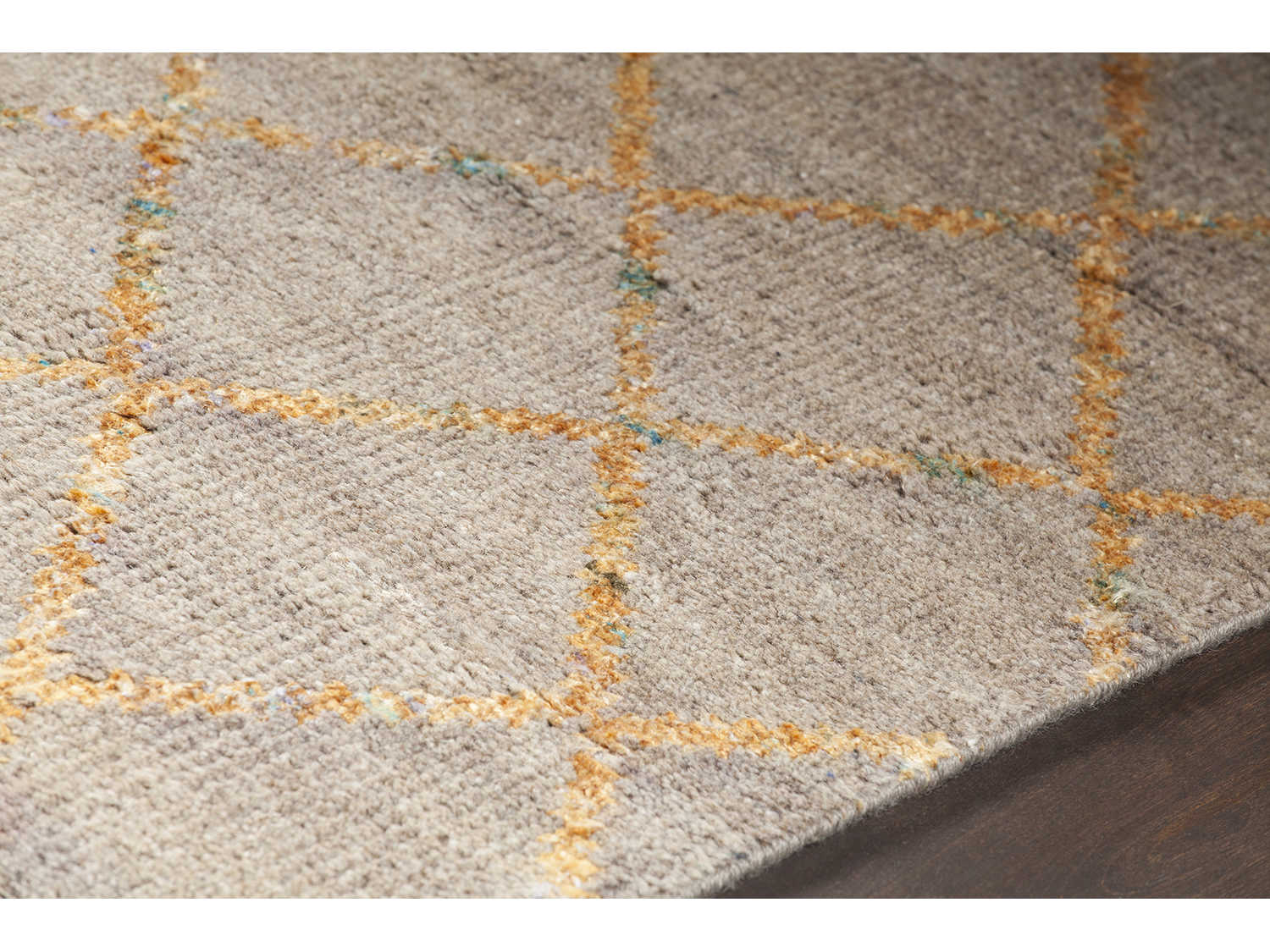 Chandra Aarushi Geometric Area Rug