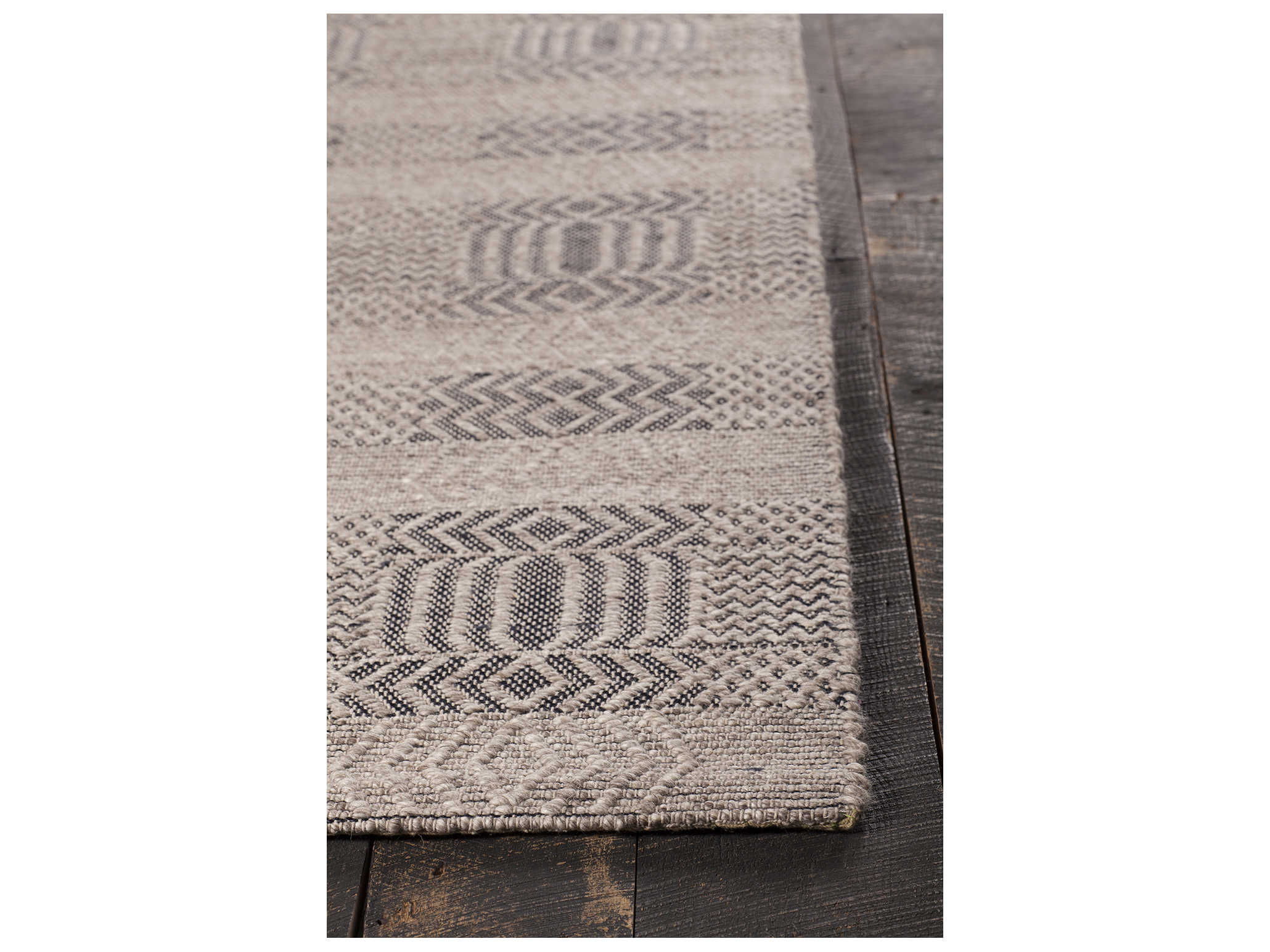 Chandra Salona Geometric Area Rug