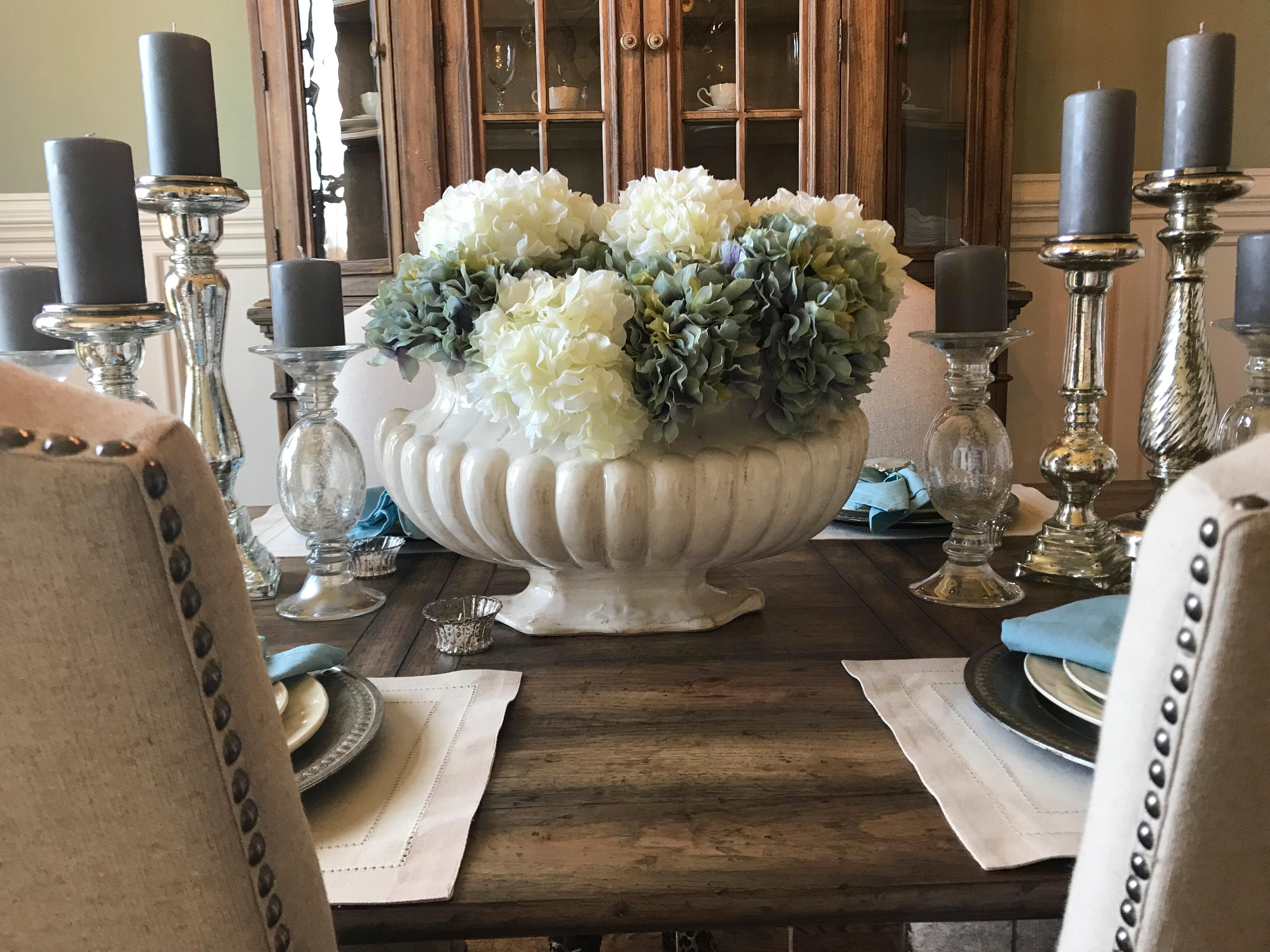 Chelsea House Antique White Oval Pot