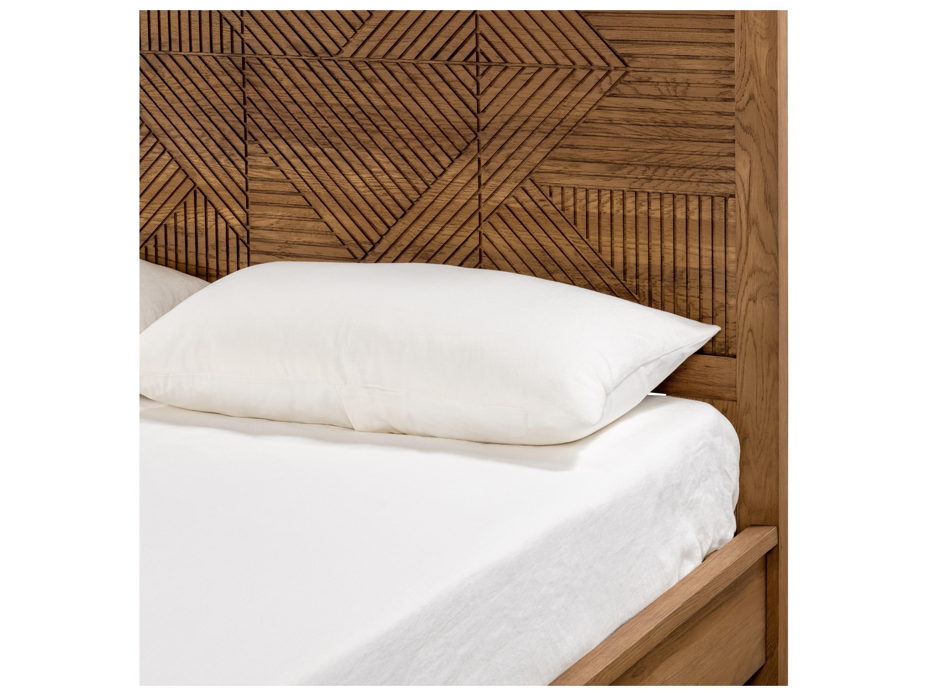 Classic Home Santa Clara Oak Golden Brown Wood Queen Platform Bed