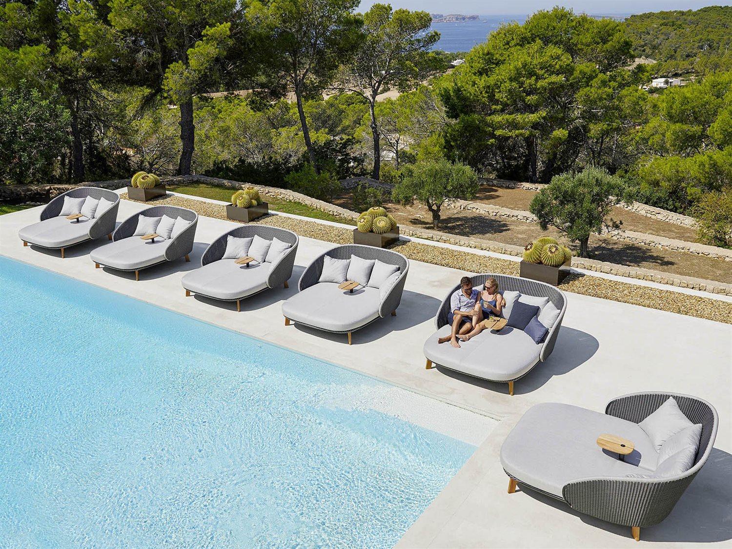 Cane Line Outdoor Peacock Teak/Grey/Light Grey Soft Rope Lounge Daybed in Grey