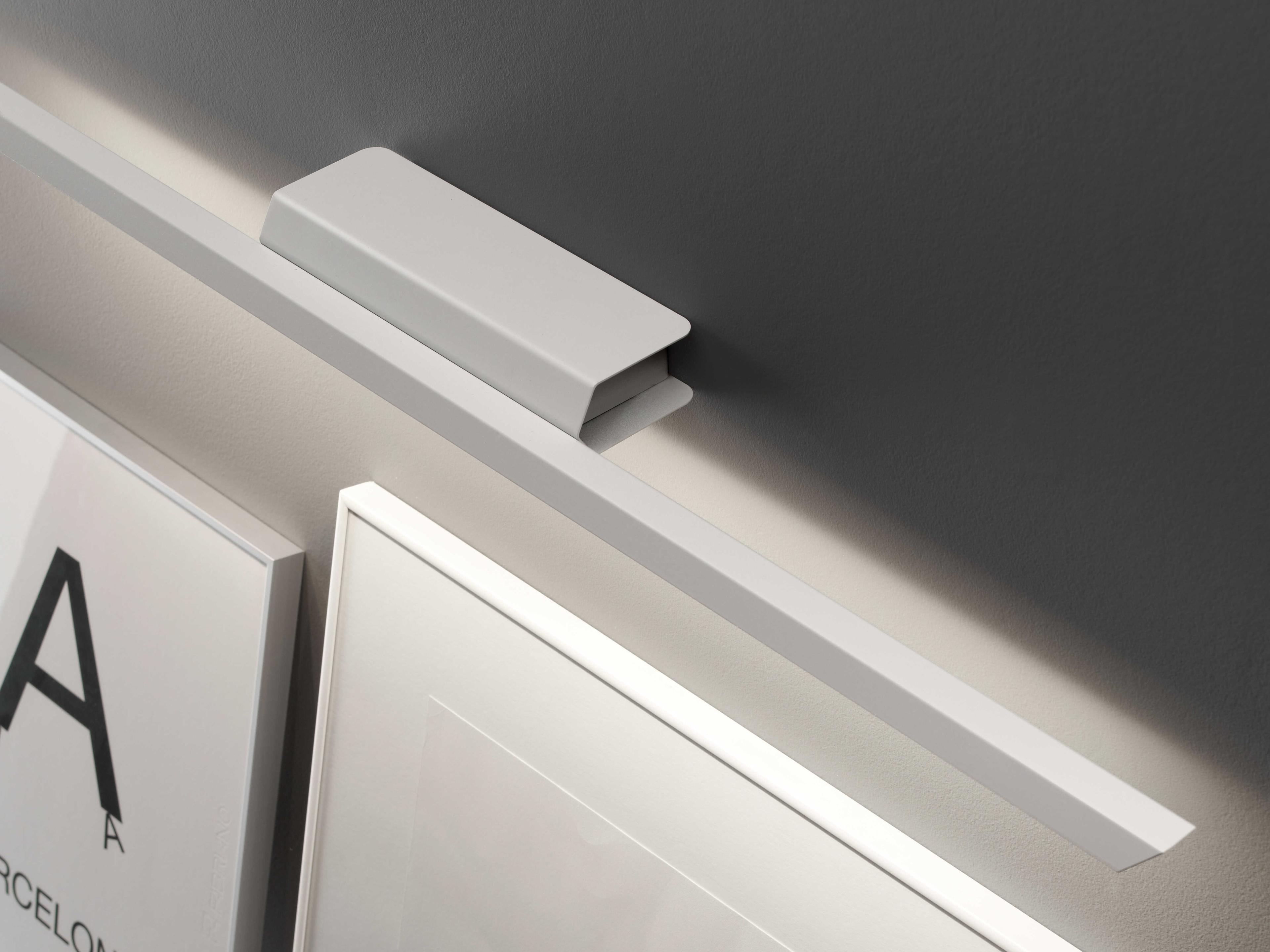 Carpyen Lineal White Picture Light