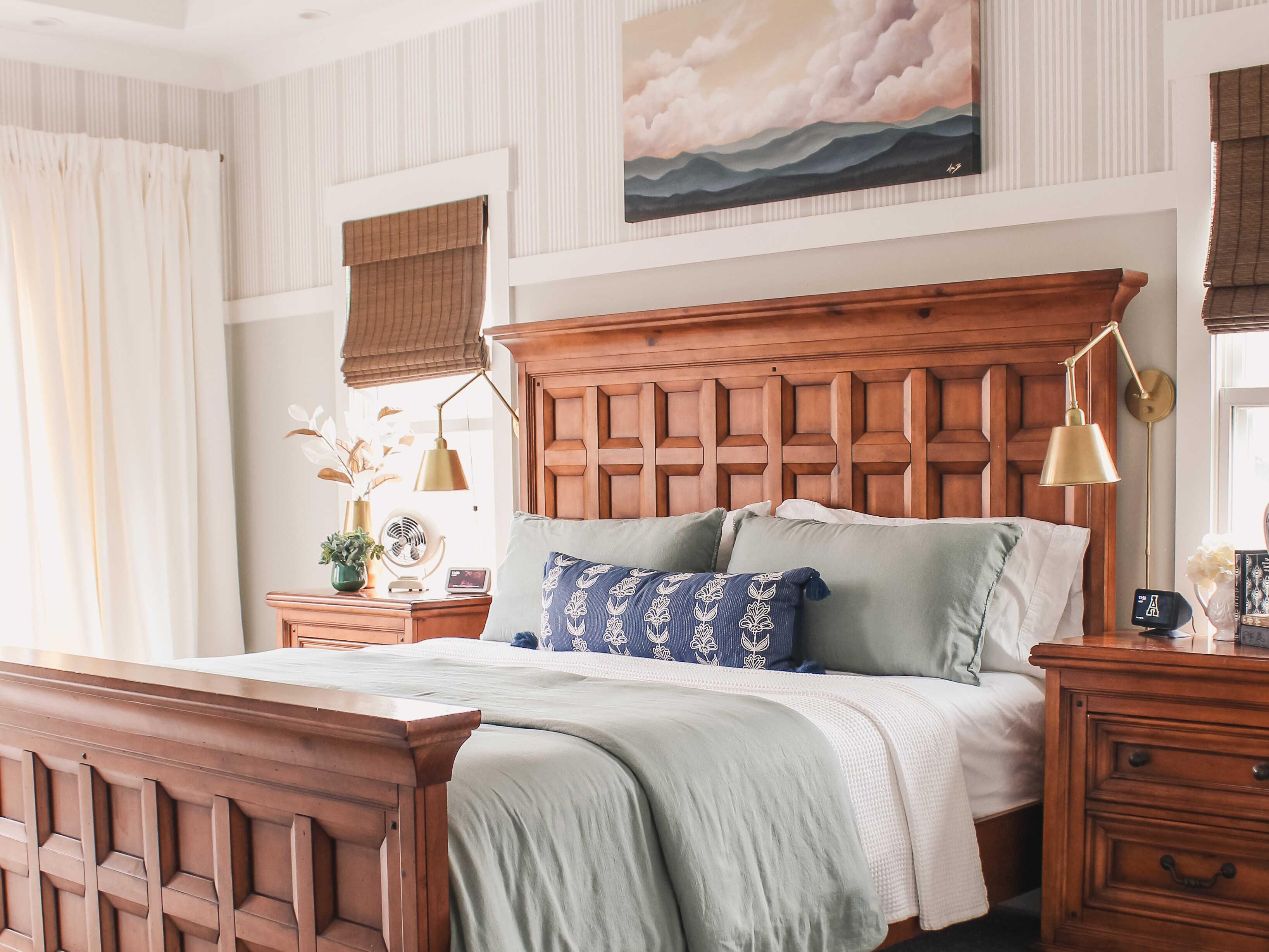 Crystorama Mitchell 1 - Light Swing Arm