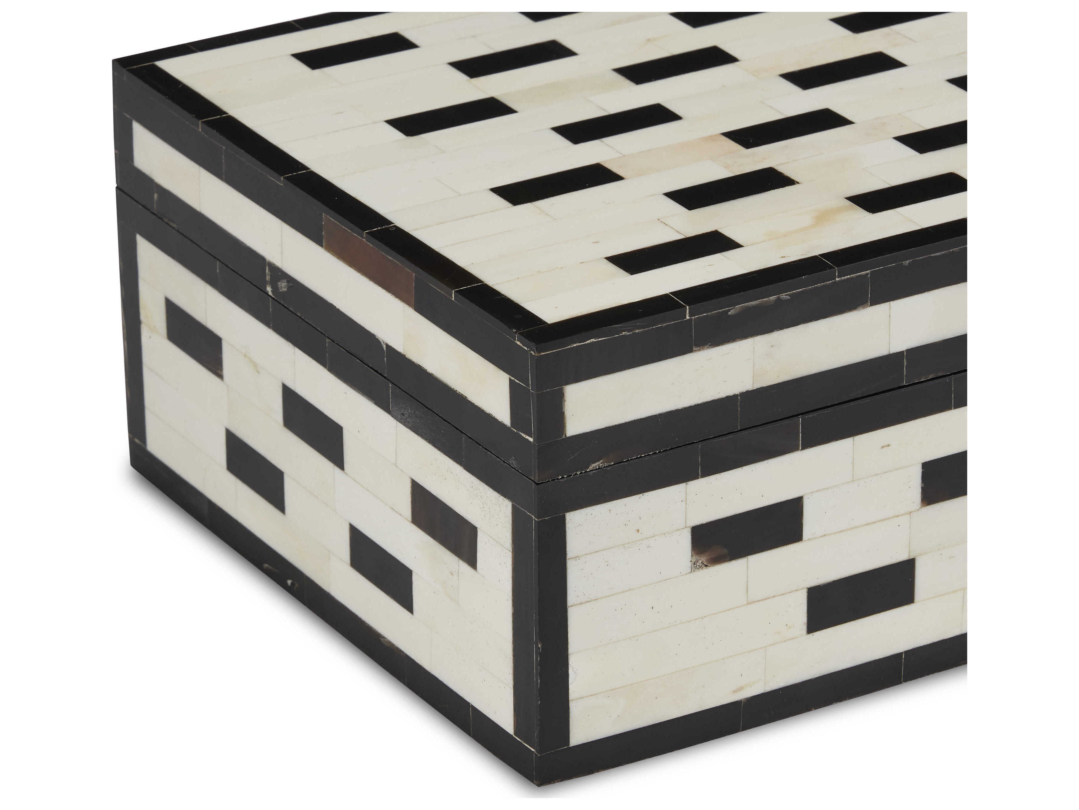 Currey & Company White / Black / Natural Carmine Box