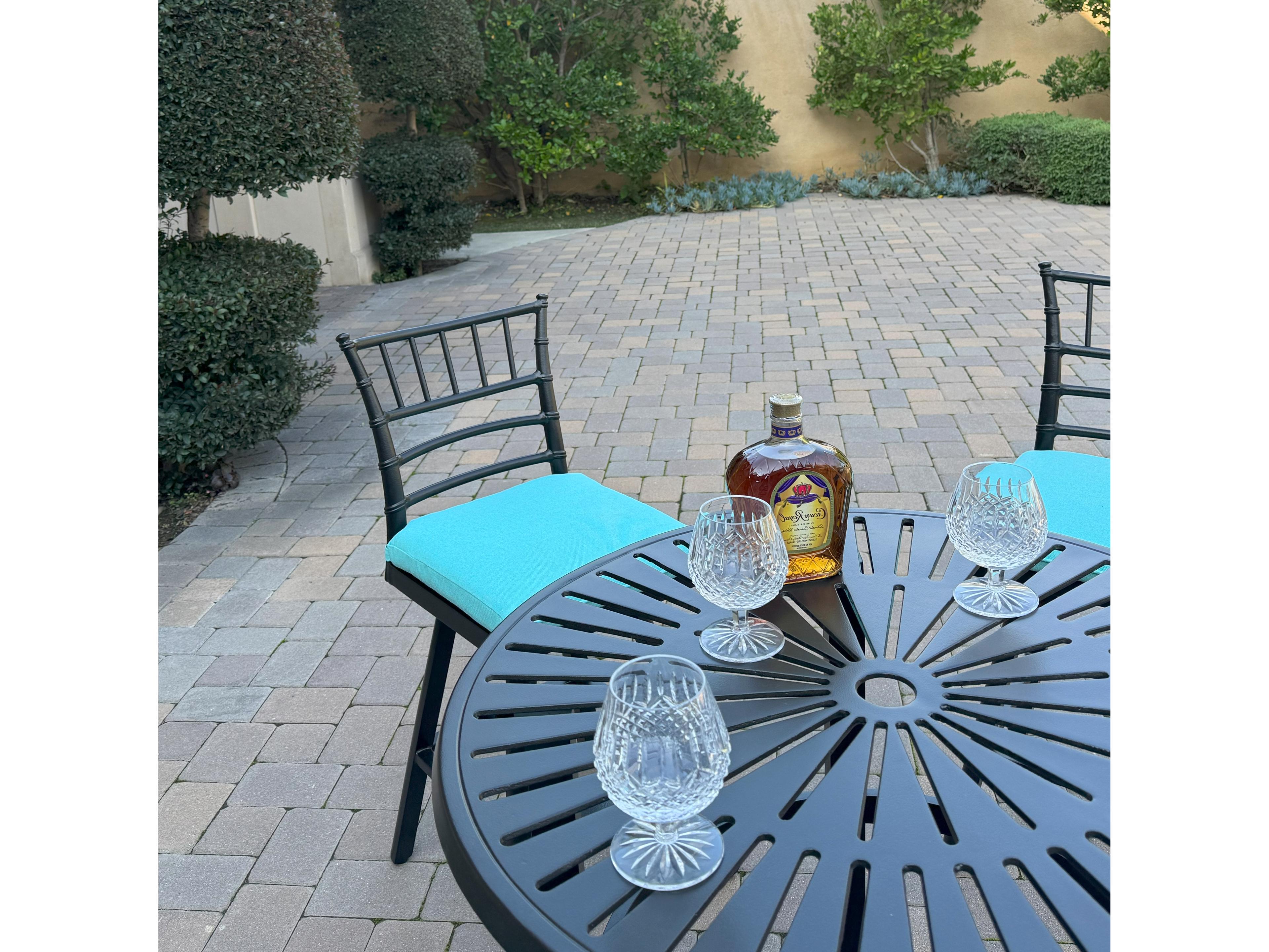 Darlee Outdoor Living Bella Aluminum 5-Piece Patio Bar Set with 30 feet' Round Counter Height Bar Table