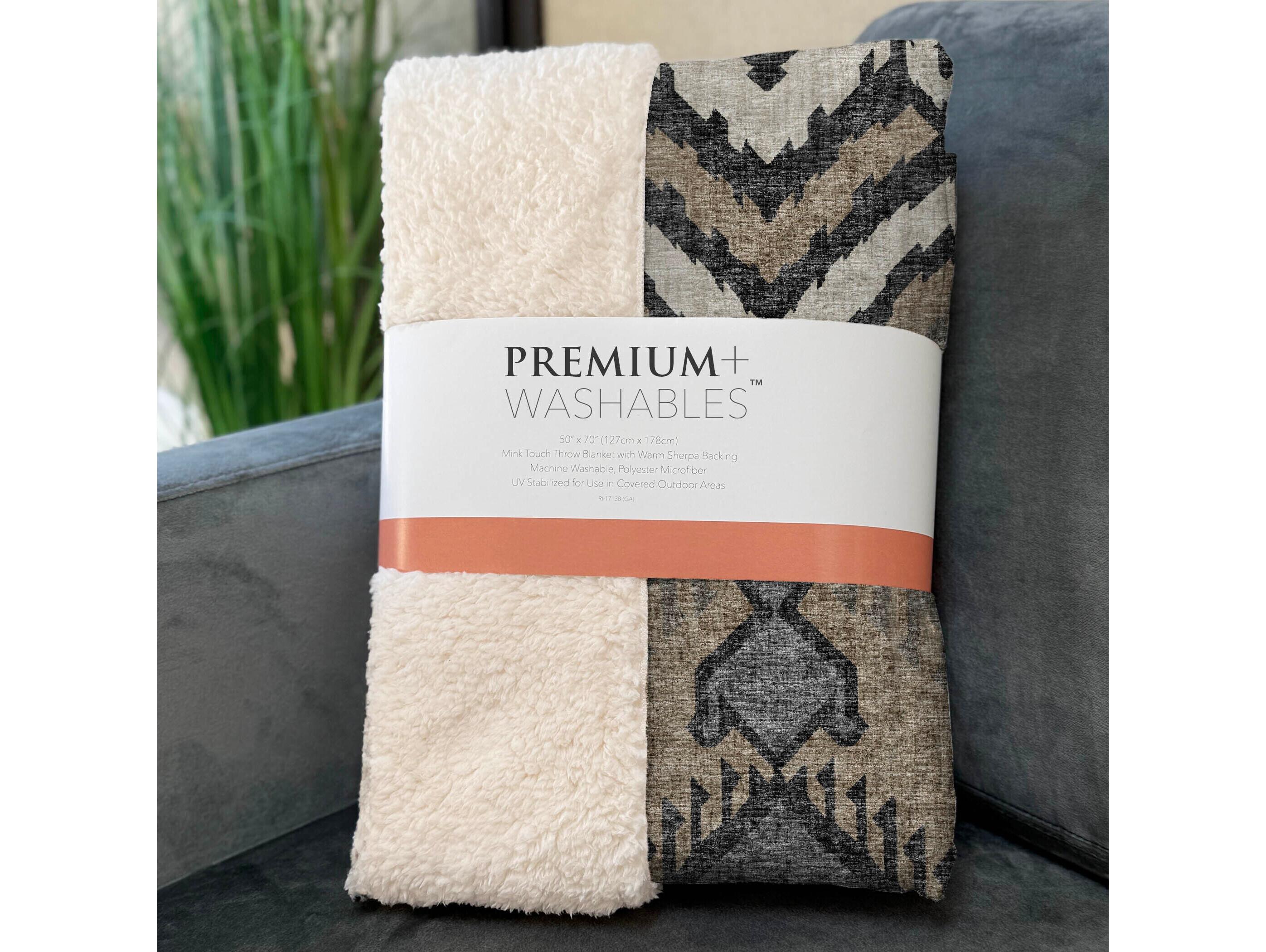 Dalyn Sherpa Brown Polyester Throw