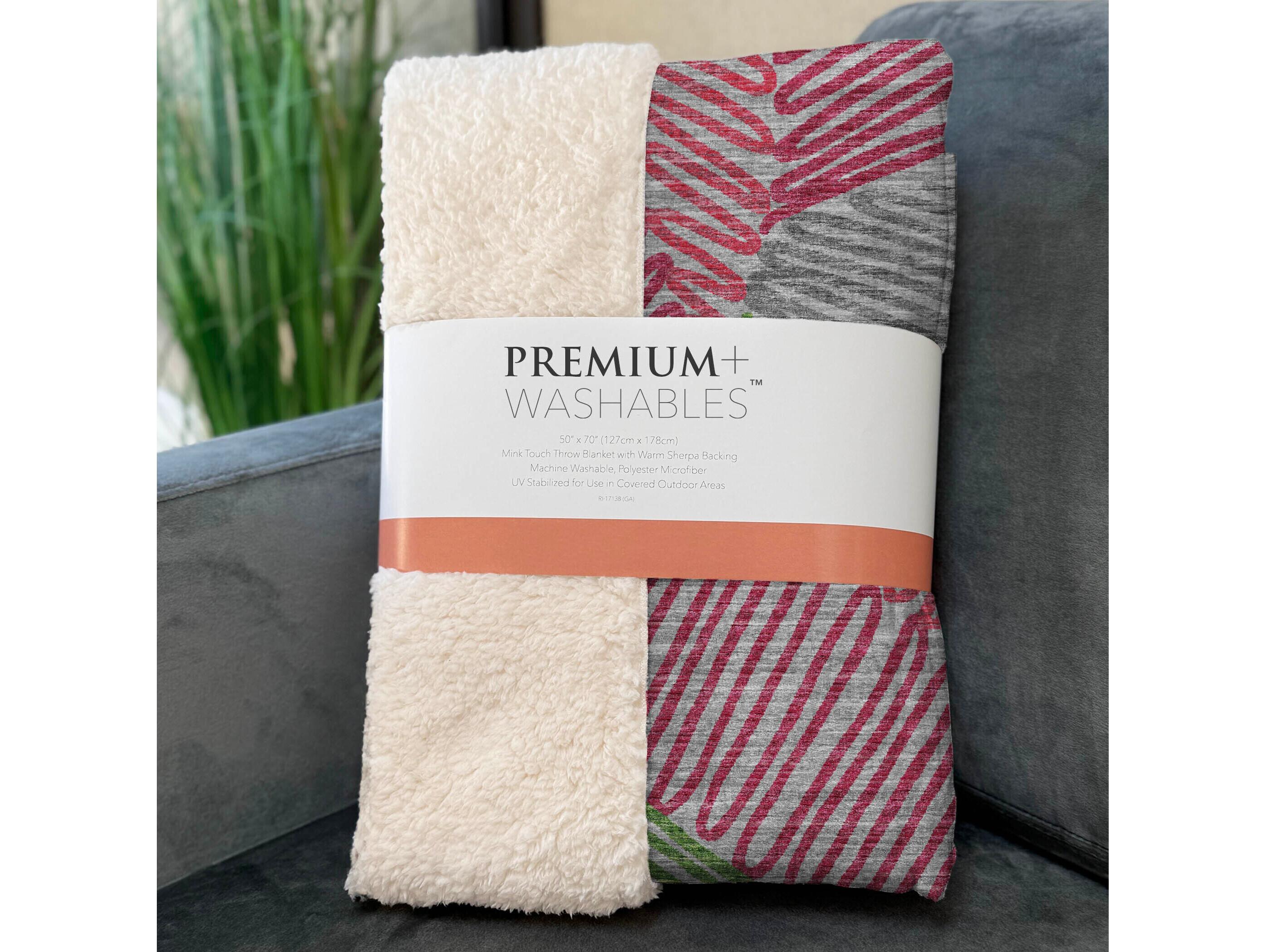 Dalyn Sherpa Pink Polyester Throw
