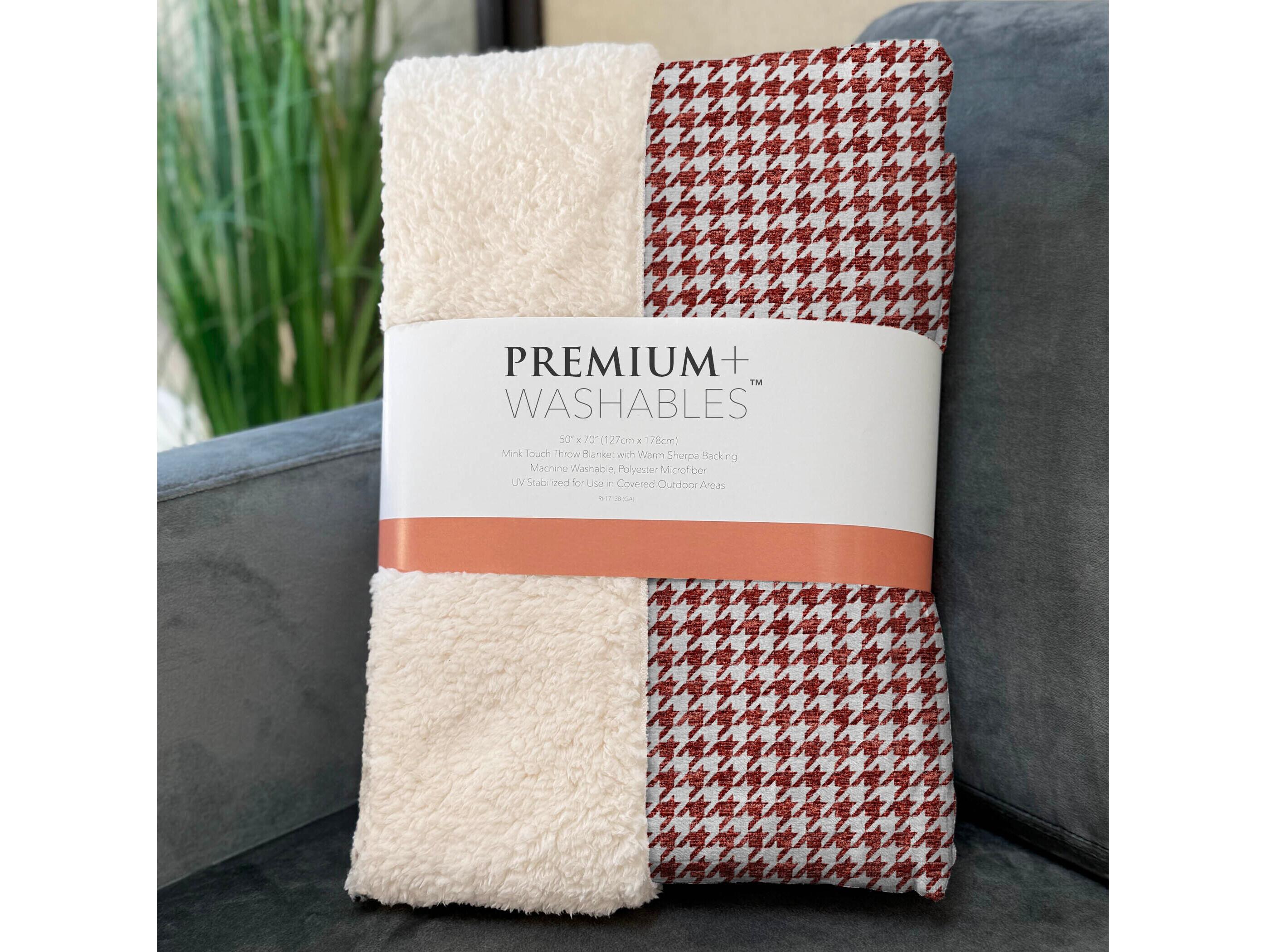 Dalyn Sherpa Red Polyester Throw