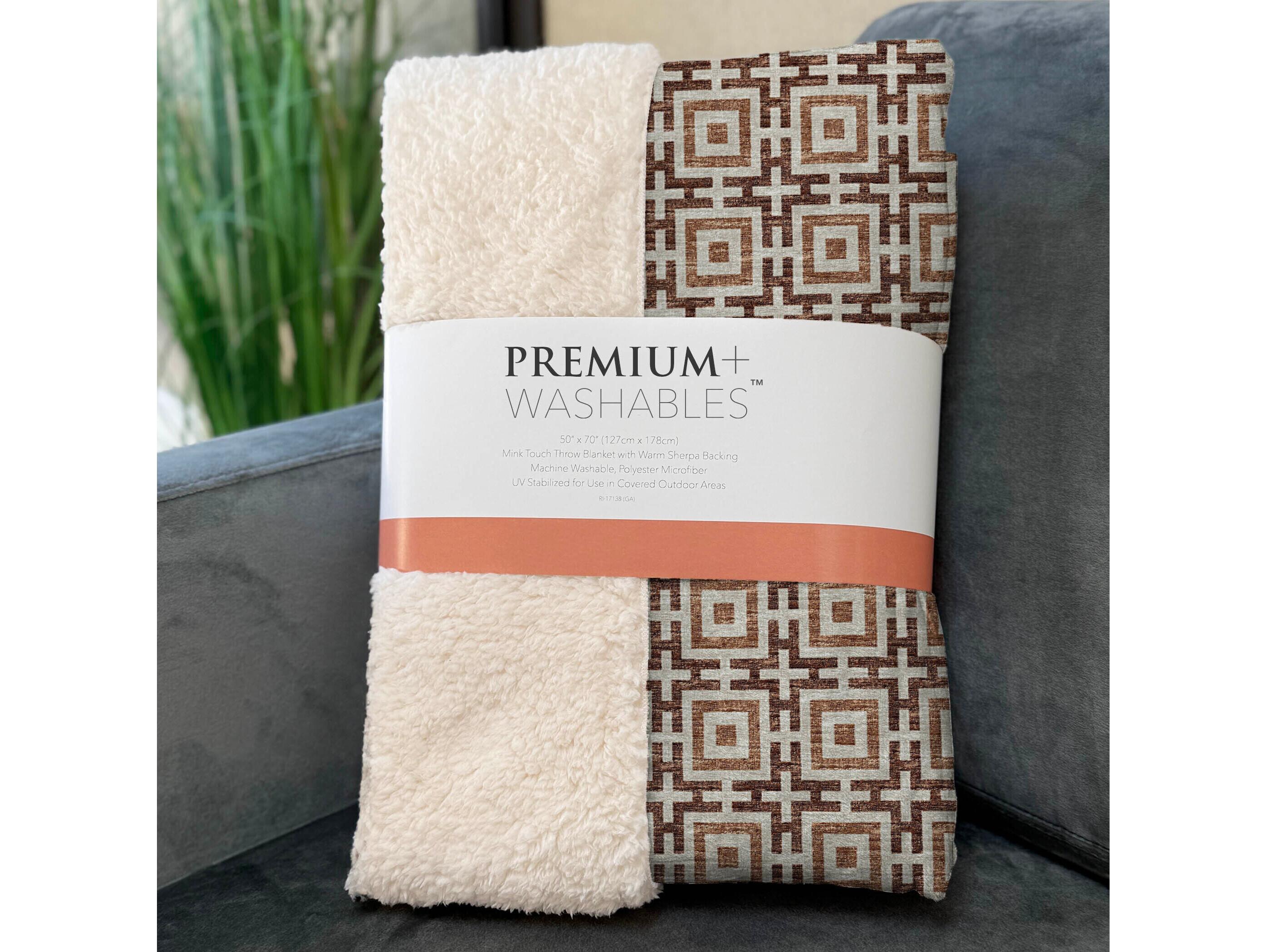 Dalyn Sherpa Red Polyester Throw