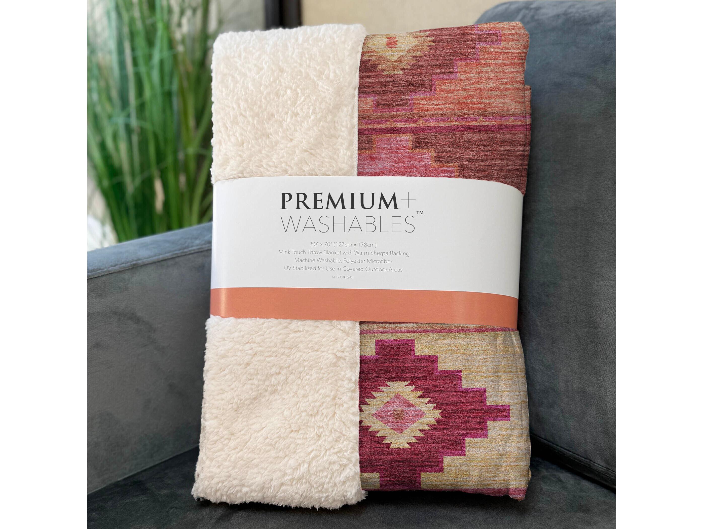 Dalyn Sherpa Pink Polyester Throw